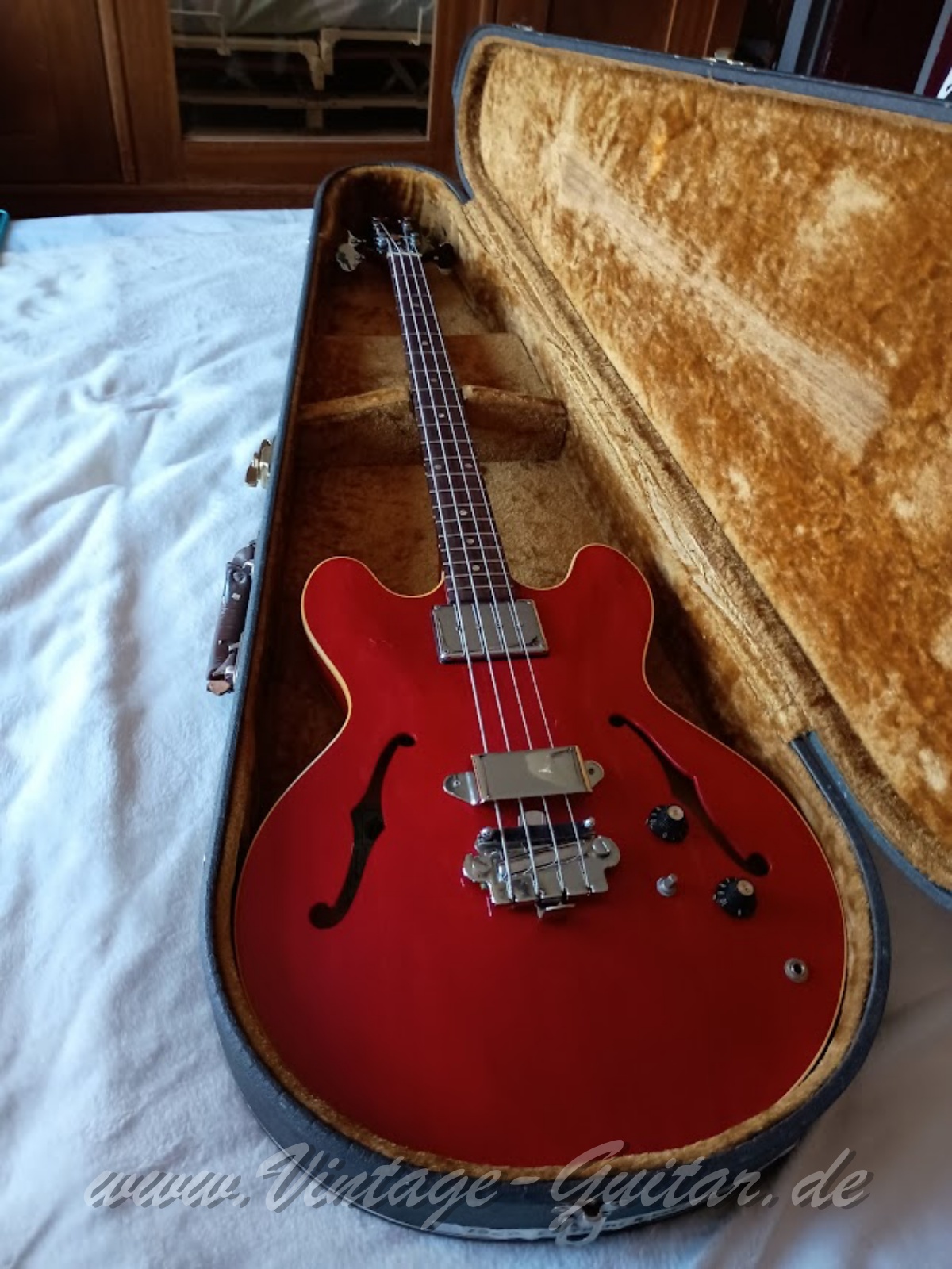 img/vintage/6272/Epiphone-Rivoli-Bass-EB-232C-010.jpg