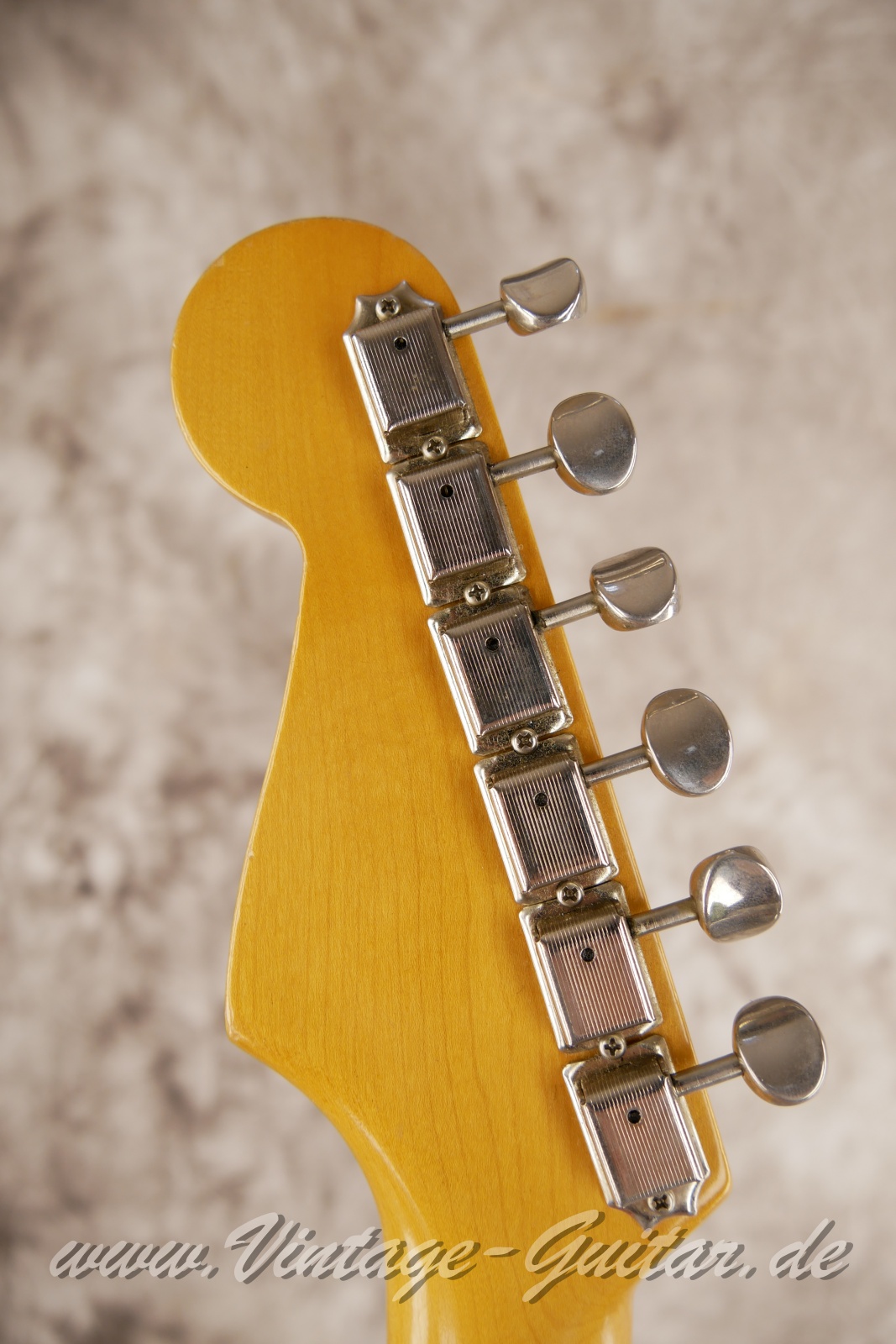 img/vintage/6274/Fender_Squier_Stratocaster_JV_fiesta_red_Japan_1983-004.JPG