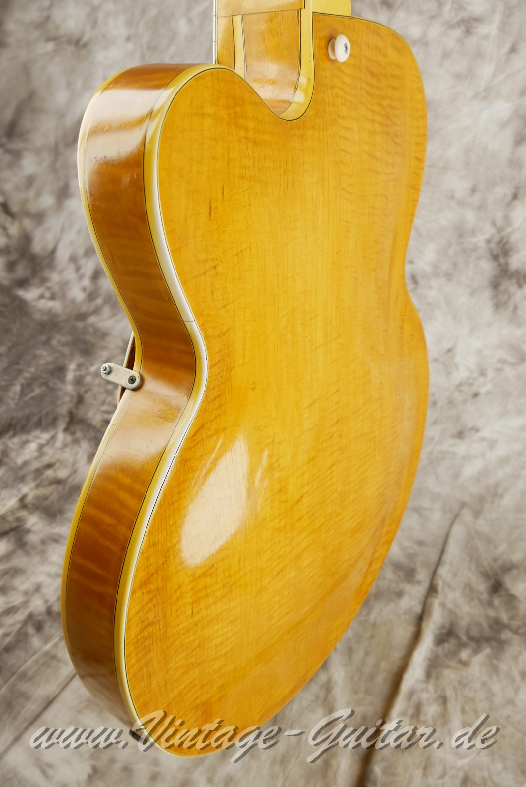 img/vintage/6276/Gibson_Byrdland_blonde_staple_pickups_1957-011.JPG
