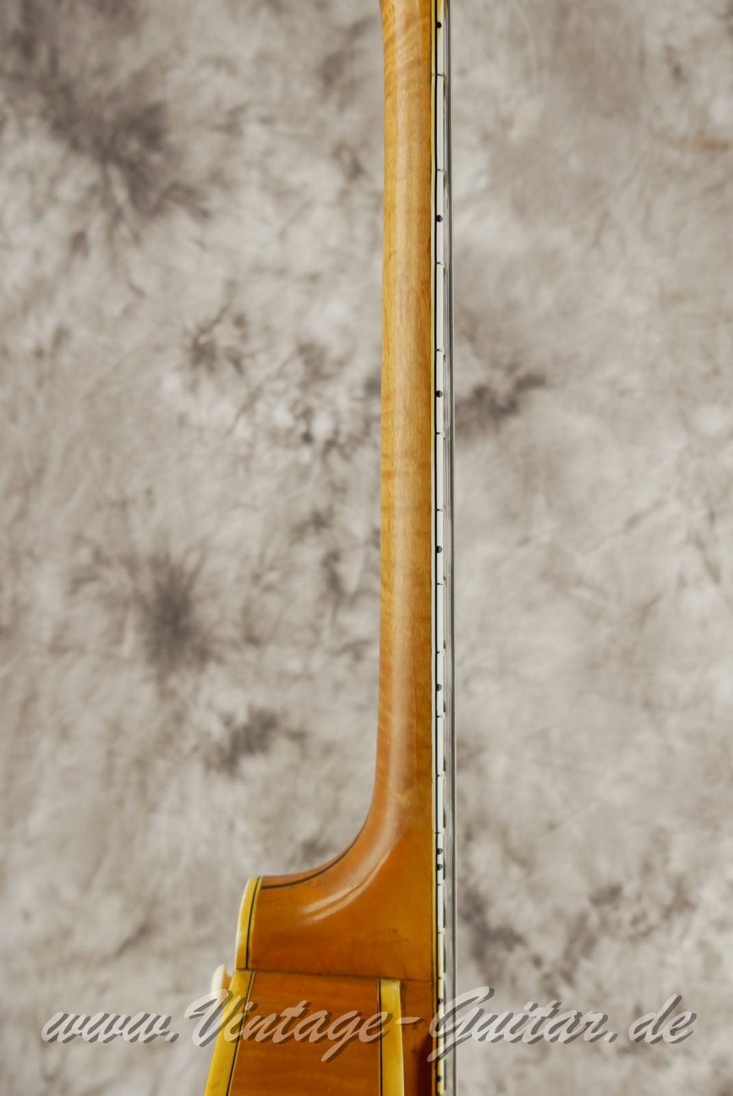 img/vintage/6276/Gibson_Byrdland_blonde_staple_pickups_1957-023.JPG