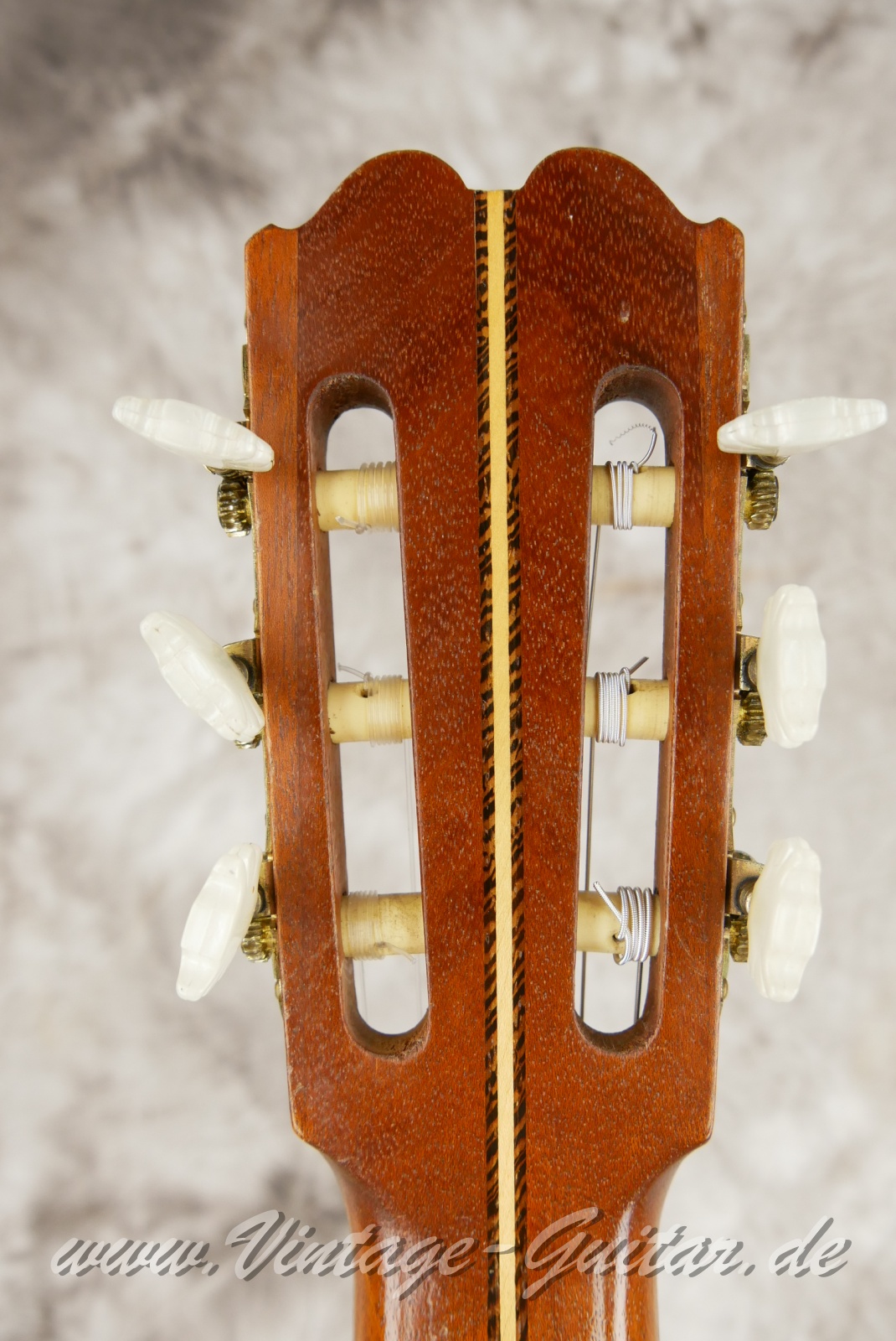 img/vintage/6283/Hagstrom_Classic_natural_spruce_maple_Sweden_1971-004.JPG