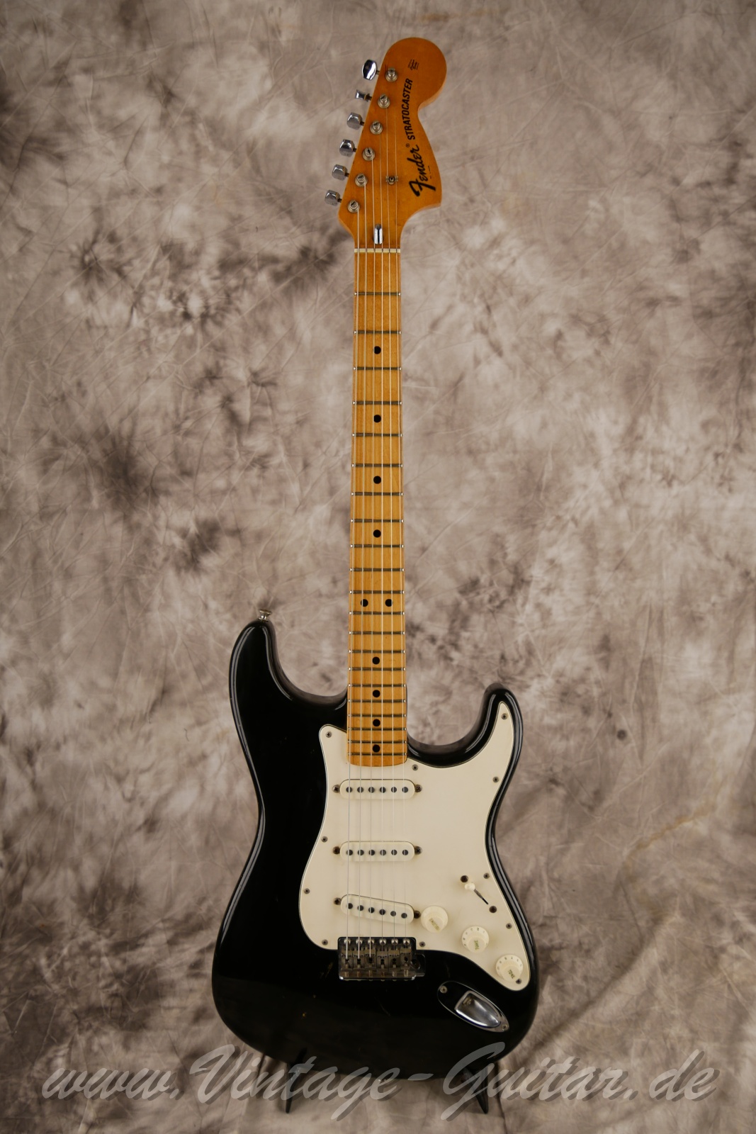 img/vintage/6289/fender_stratocaster_black_1972_usa-01.jpg