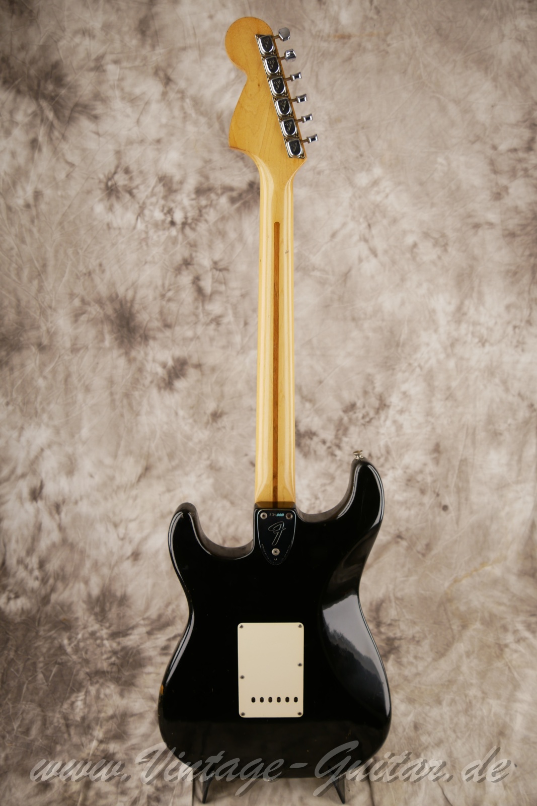 img/vintage/6289/fender_stratocaster_black_1972_usa-02.jpg