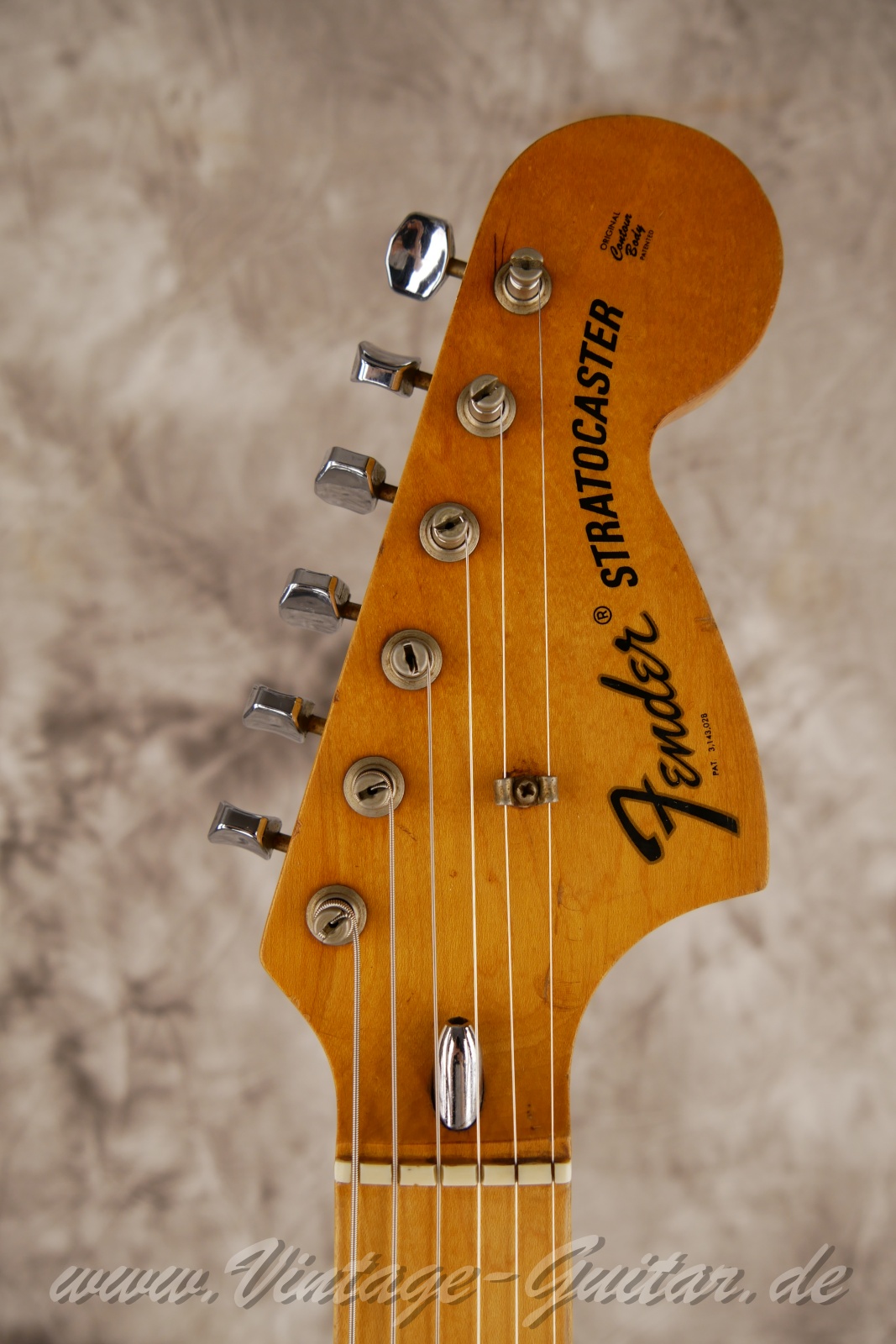 img/vintage/6289/fender_stratocaster_black_1972_usa-03.jpg