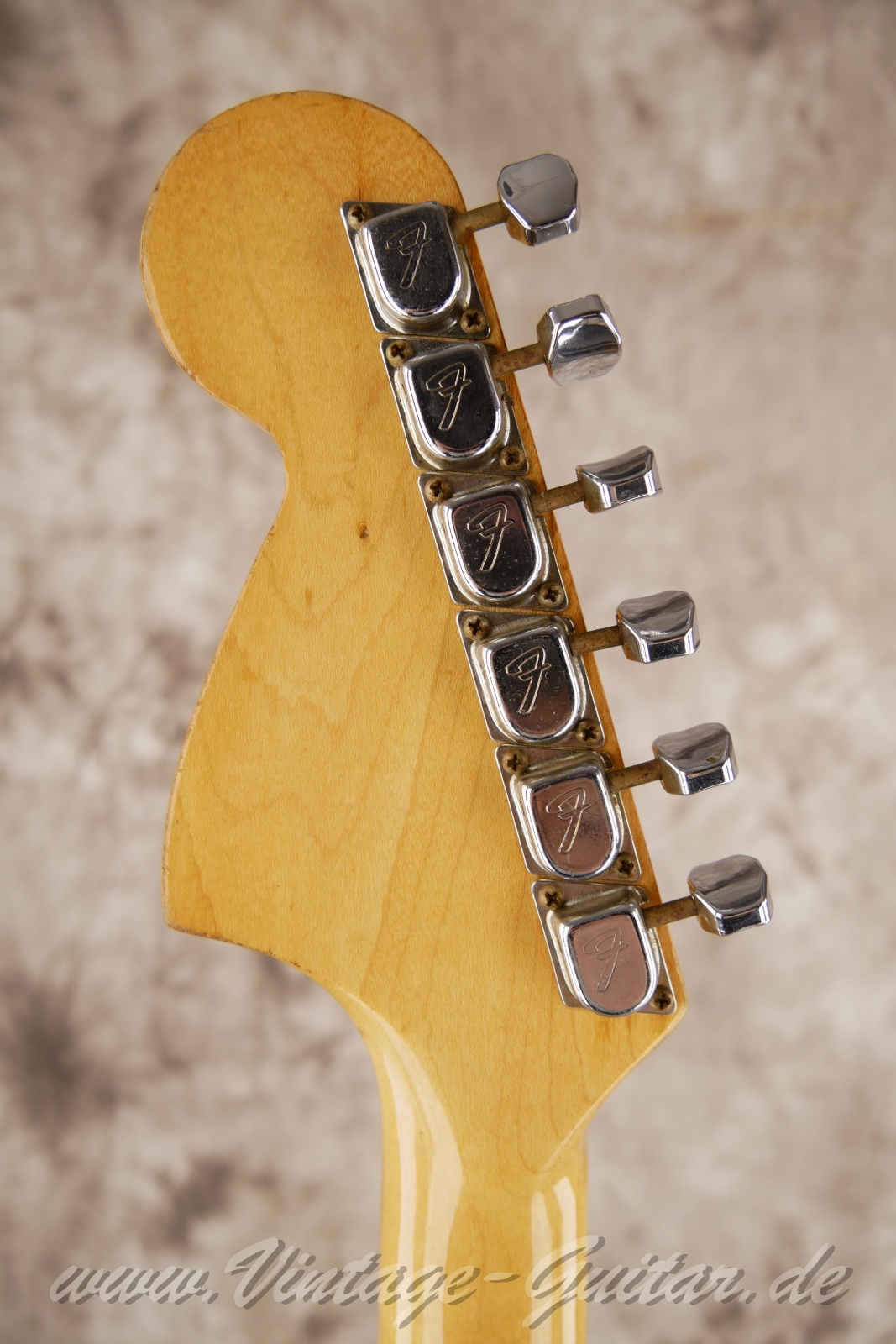img/vintage/6289/fender_stratocaster_black_1972_usa-04.jpg