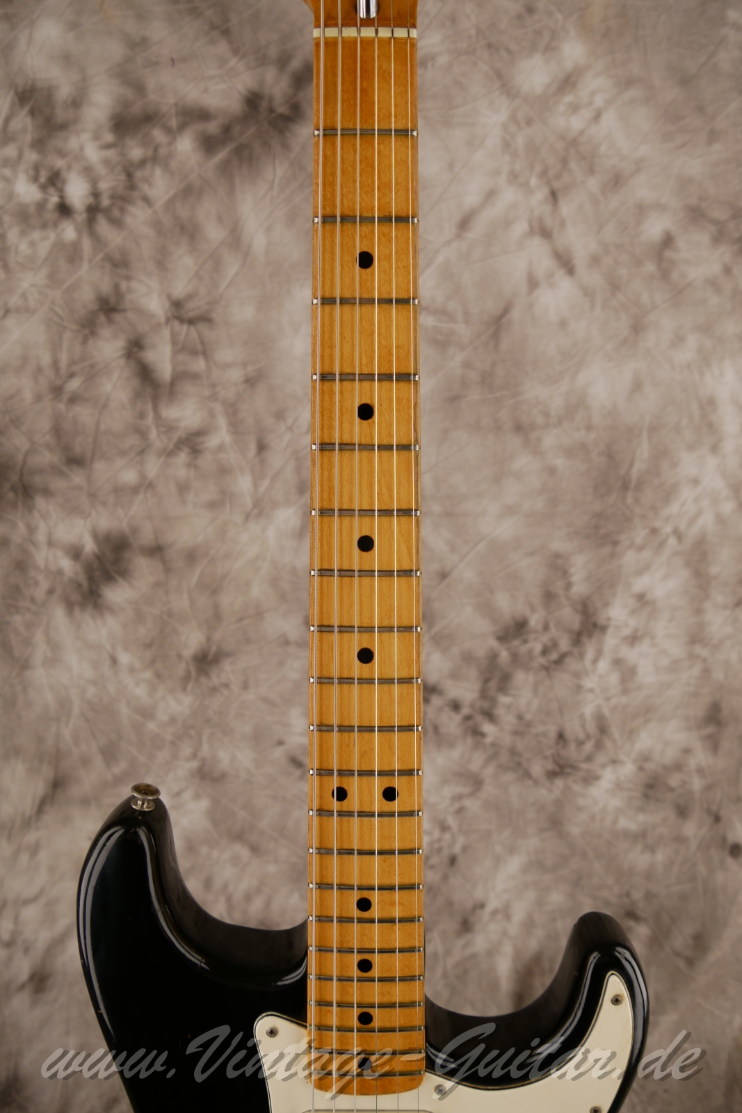 img/vintage/6289/fender_stratocaster_black_1972_usa-05.jpg