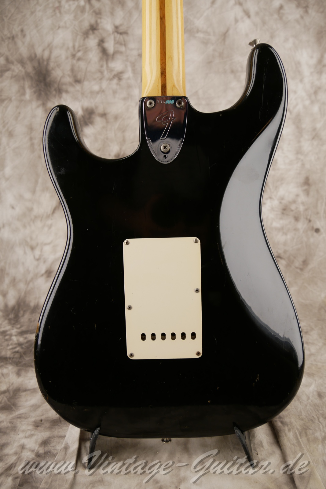 img/vintage/6289/fender_stratocaster_black_1972_usa-08.jpg