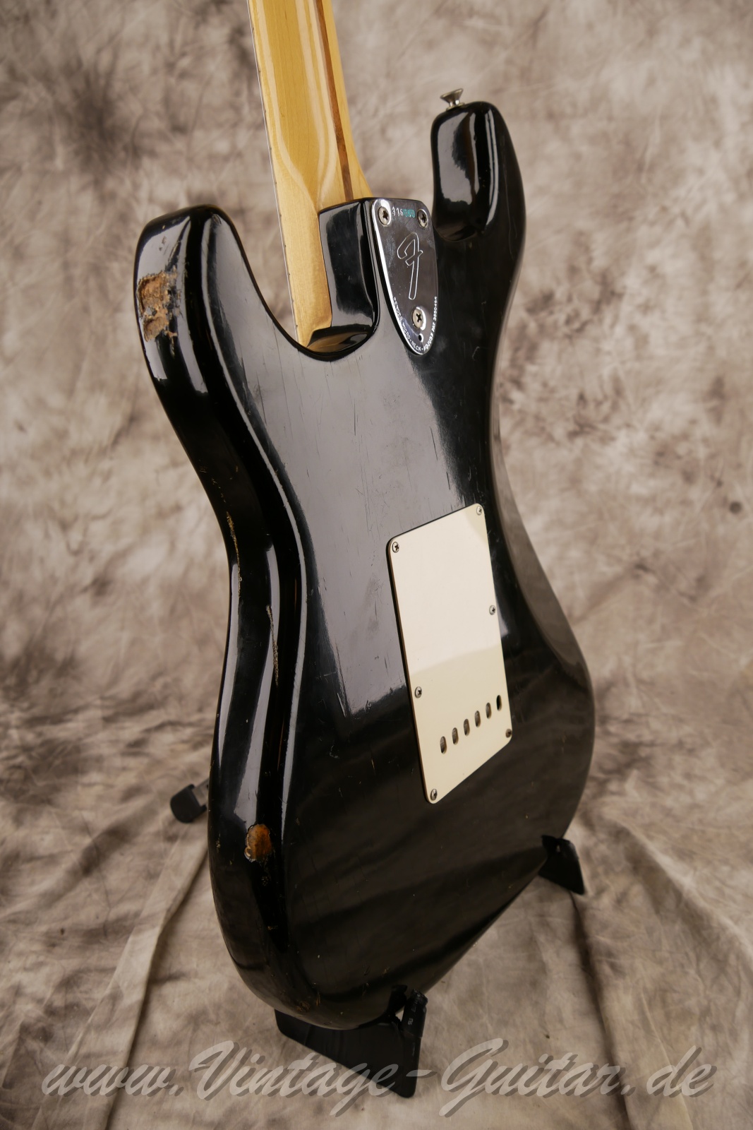 img/vintage/6289/fender_stratocaster_black_1972_usa-11.jpg