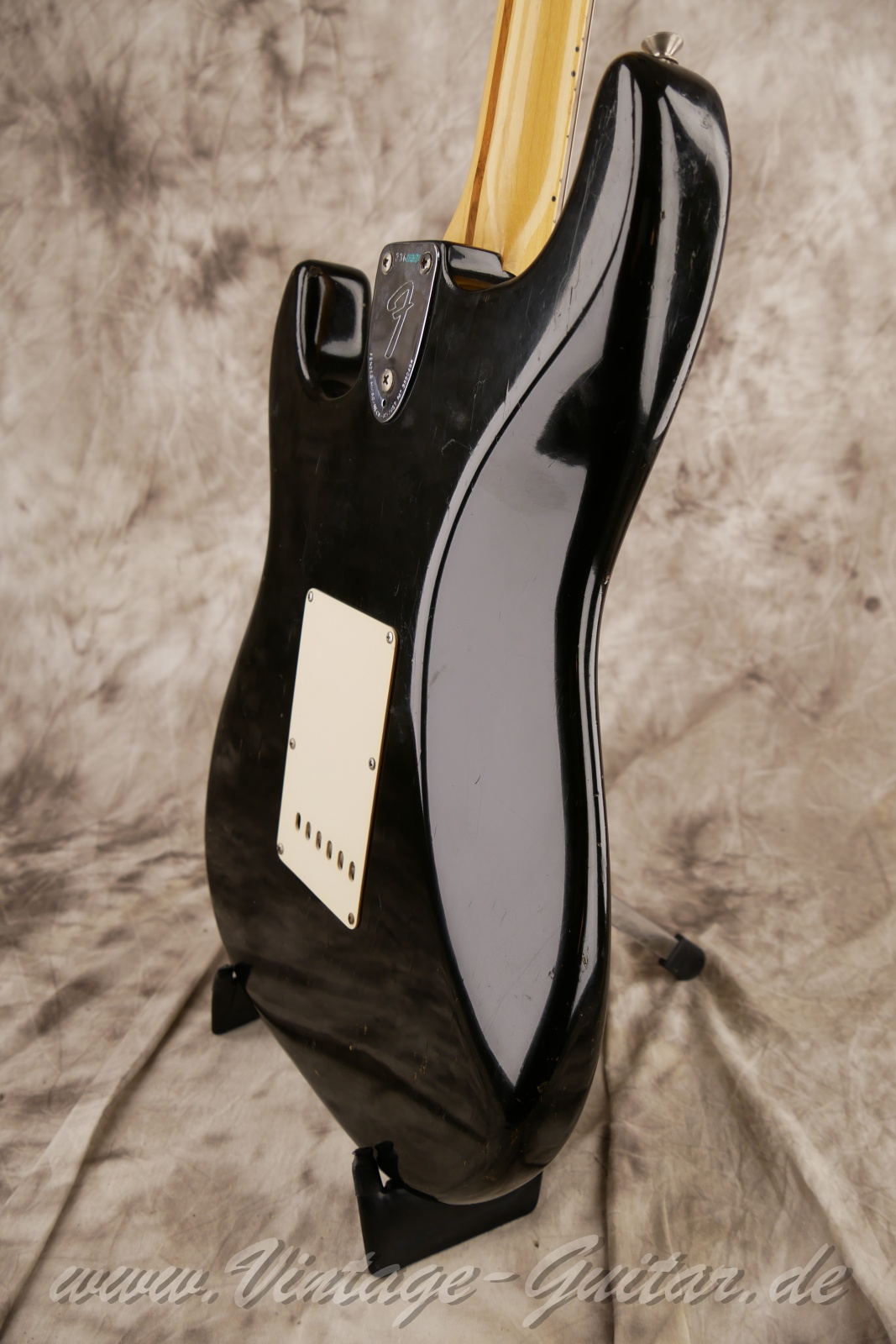 img/vintage/6289/fender_stratocaster_black_1972_usa-12.jpg