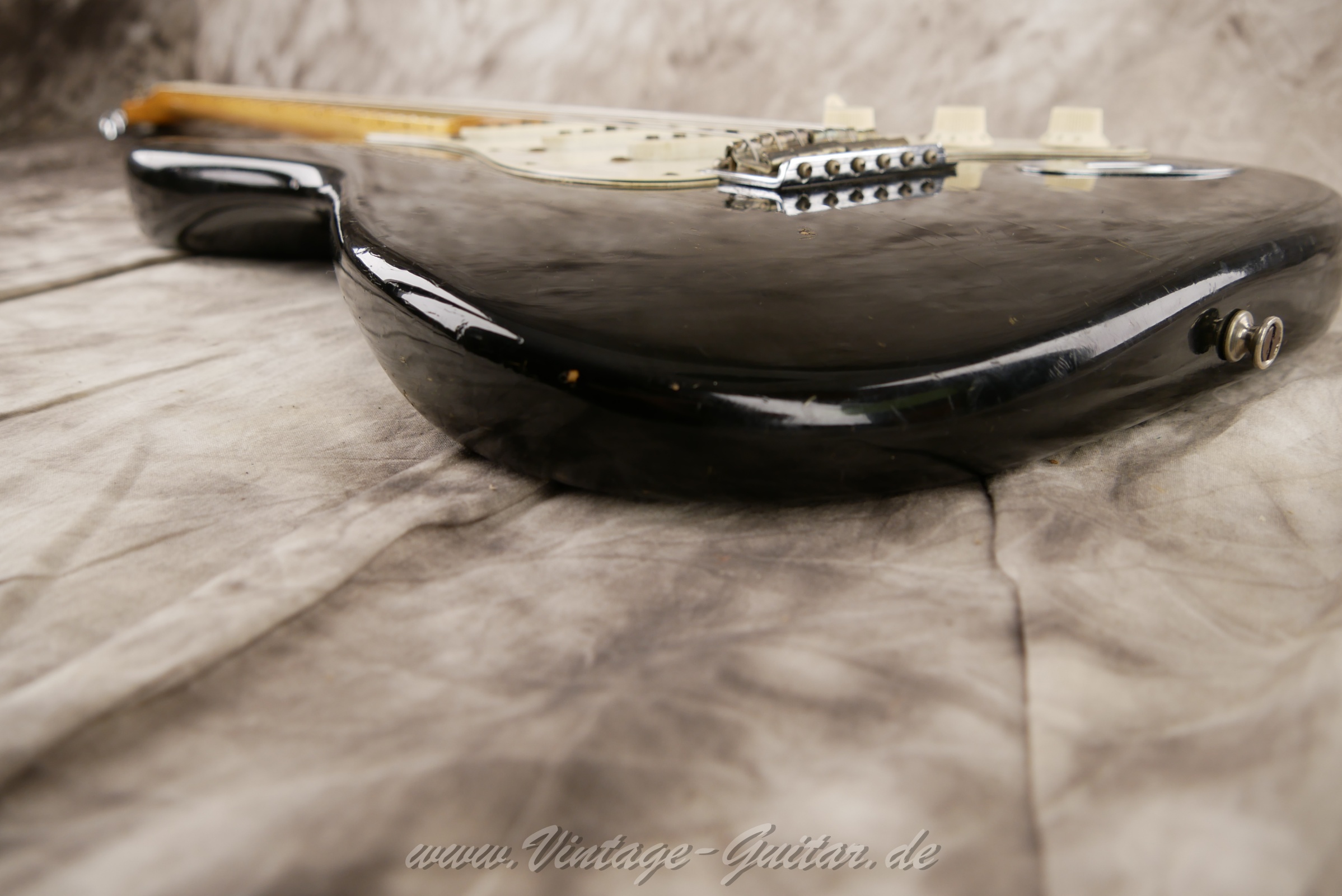 img/vintage/6289/fender_stratocaster_black_1972_usa-13.jpg