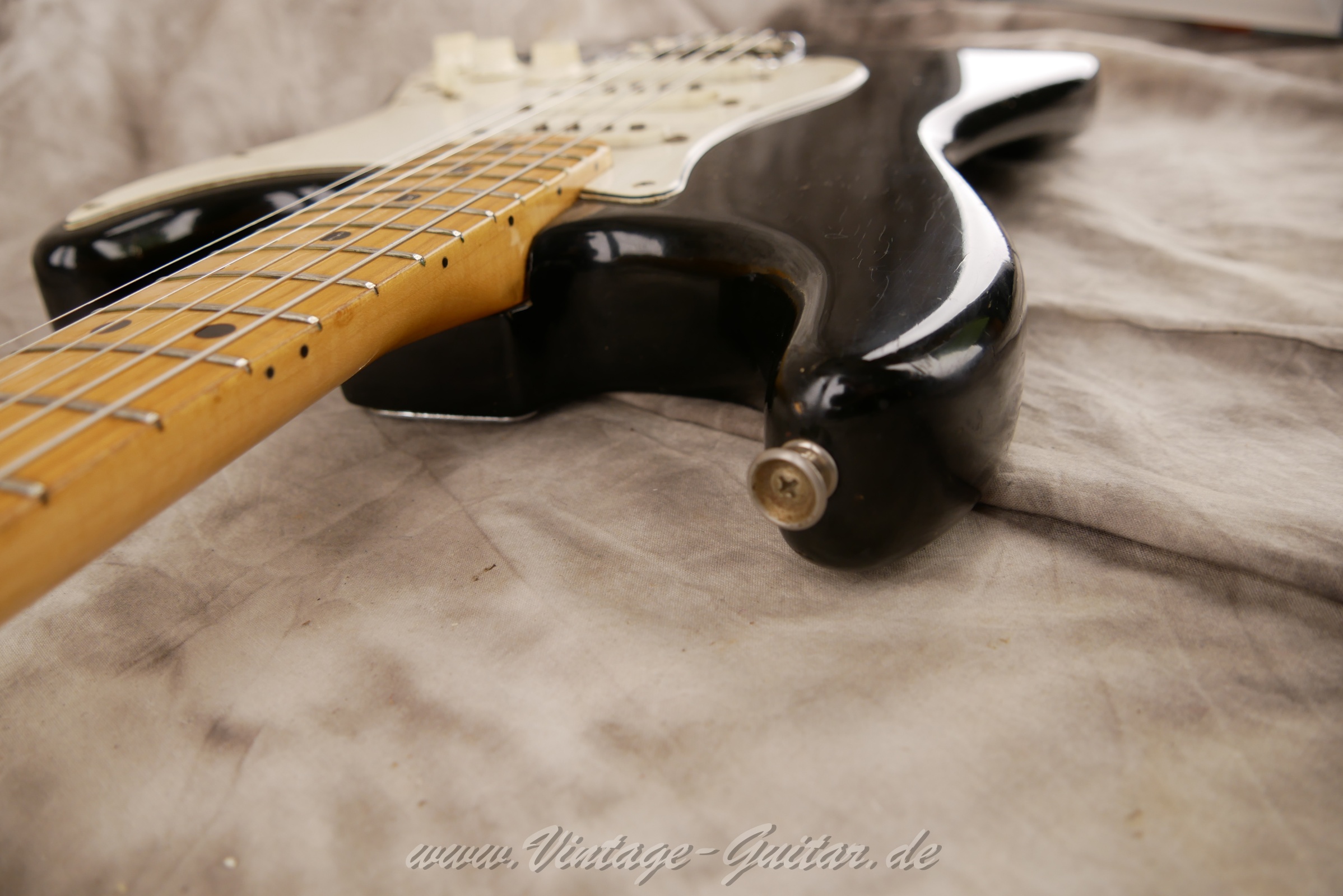 img/vintage/6289/fender_stratocaster_black_1972_usa-15.jpg