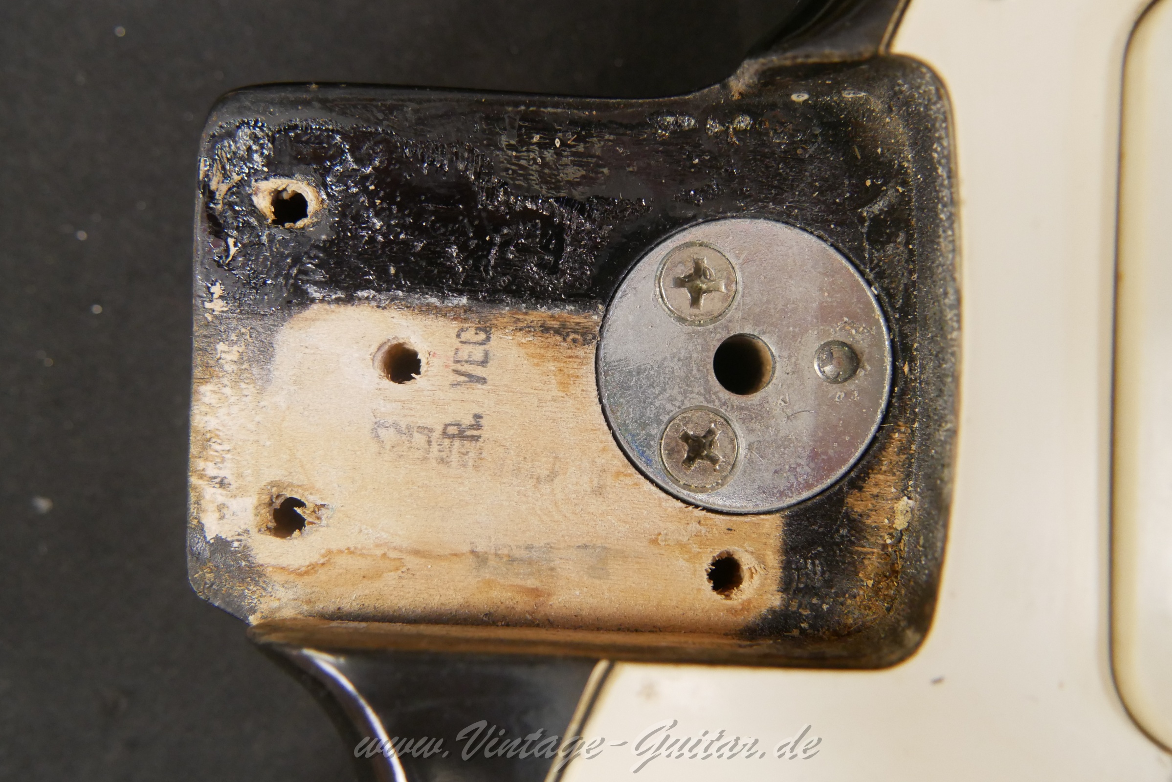 img/vintage/6289/fender_stratocaster_black_1972_usa-18.jpg
