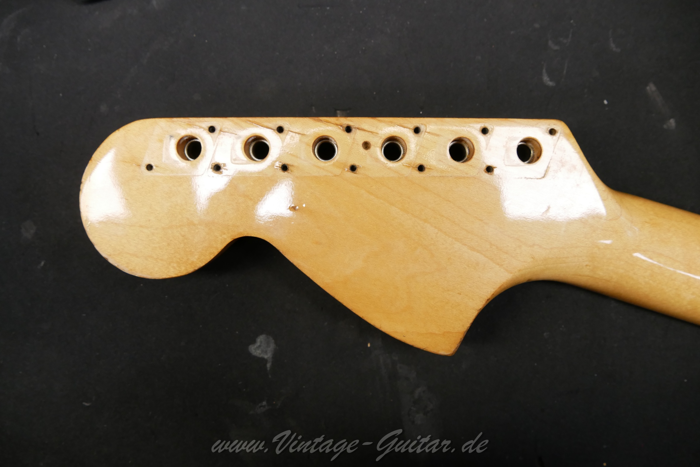 img/vintage/6289/fender_stratocaster_black_1972_usa-20.jpg