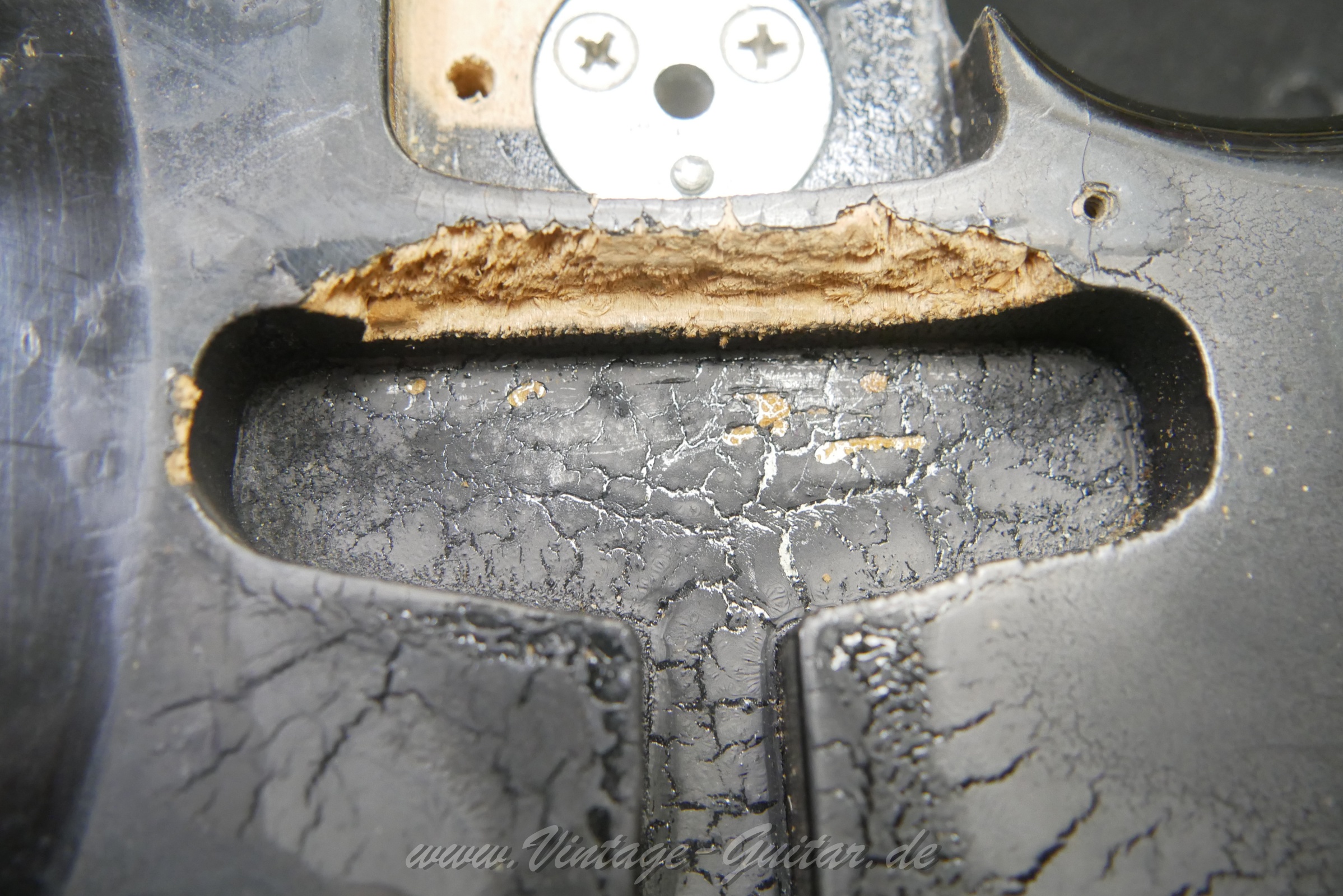 img/vintage/6289/fender_stratocaster_black_1972_usa-21.jpg