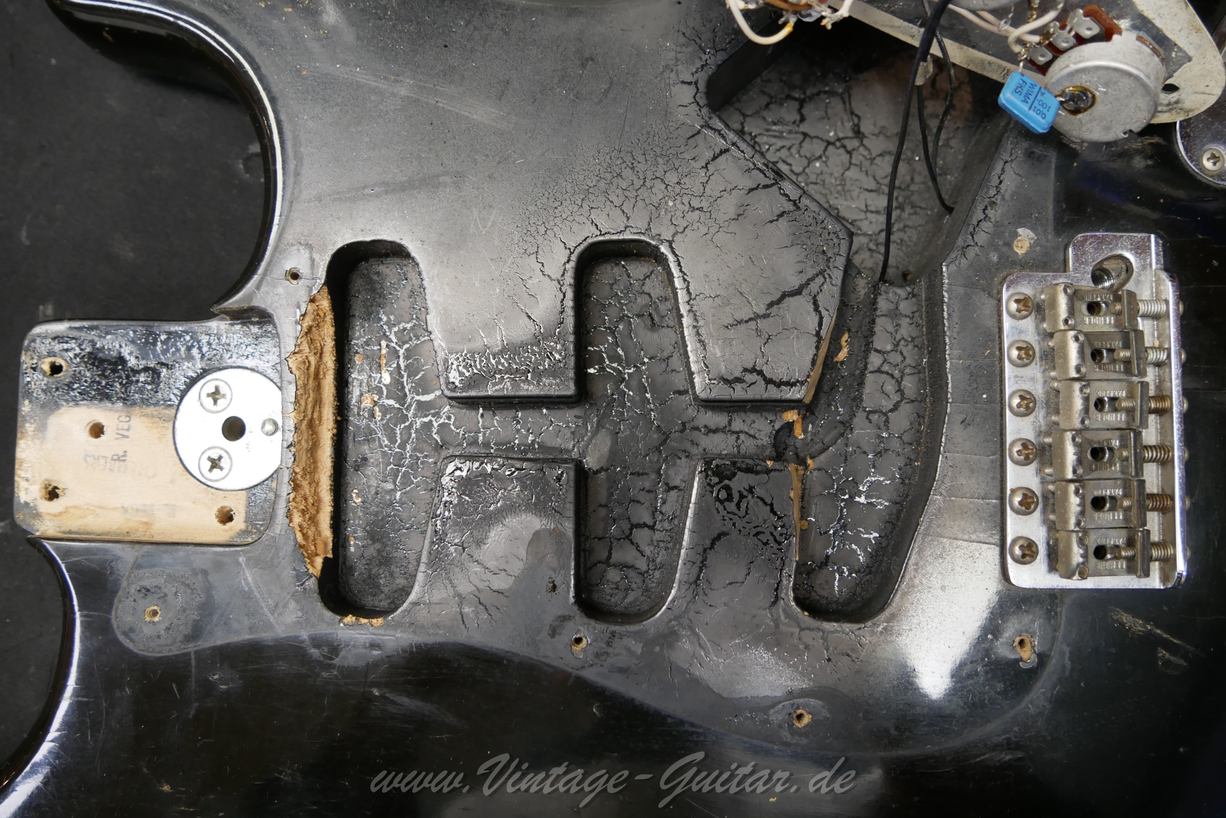 img/vintage/6289/fender_stratocaster_black_1972_usa-23.jpg