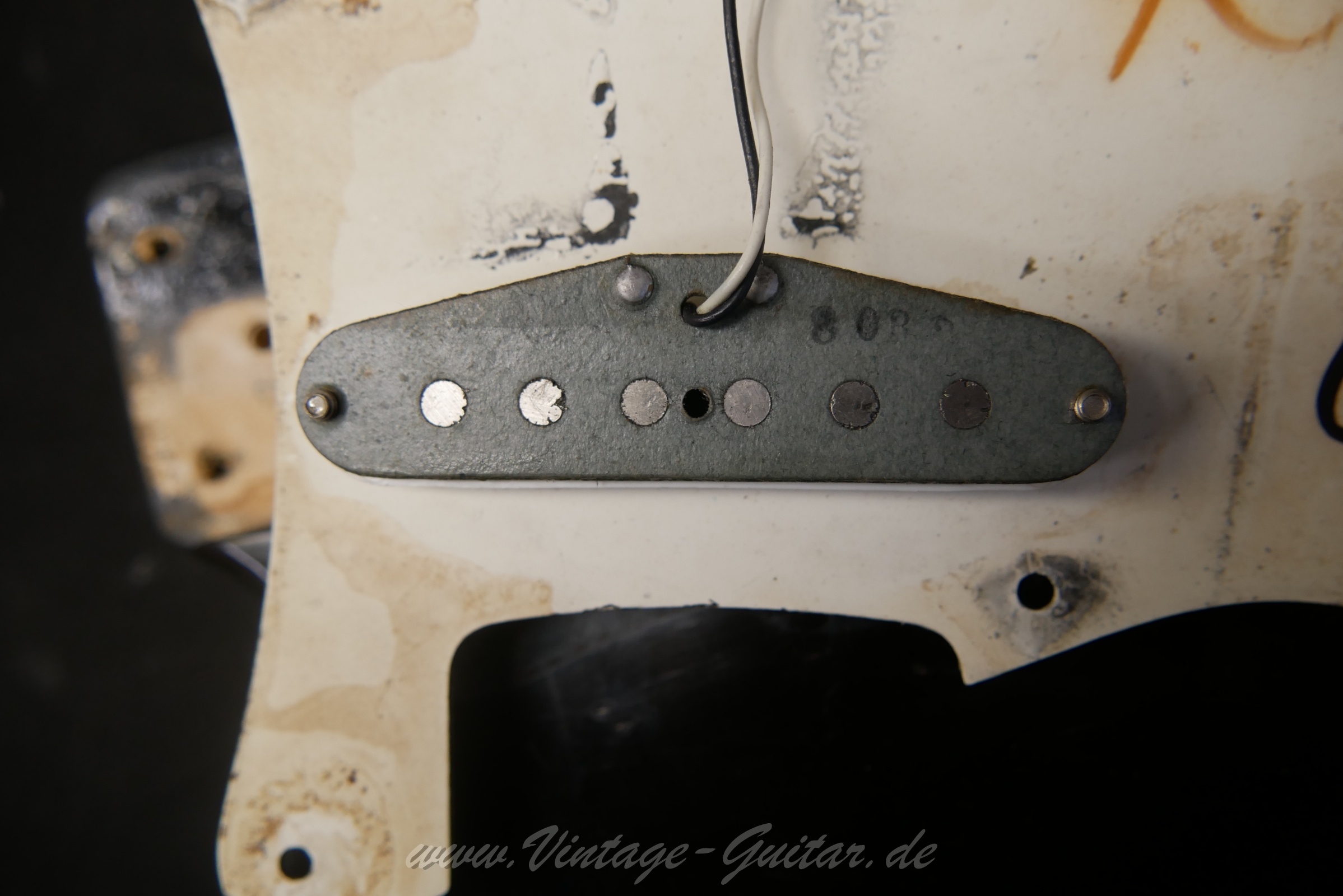img/vintage/6289/fender_stratocaster_black_1972_usa-26.jpg