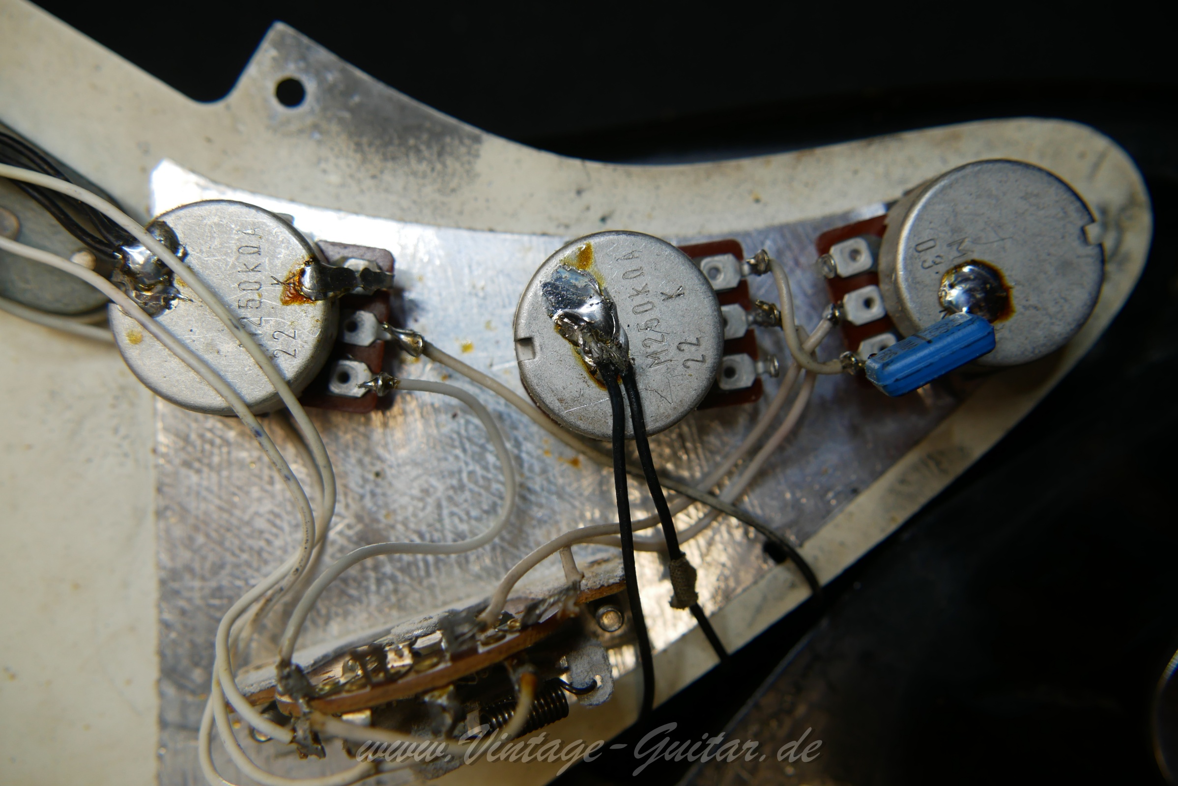 img/vintage/6289/fender_stratocaster_black_1972_usa-29.jpg