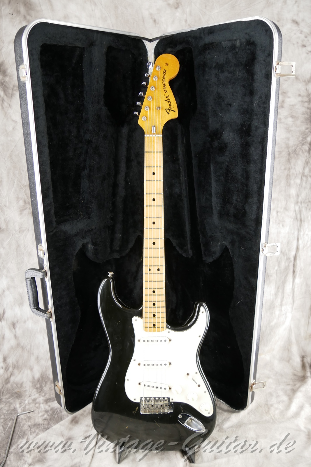 img/vintage/6289/fender_stratocaster_black_1972_usa-31.jpg