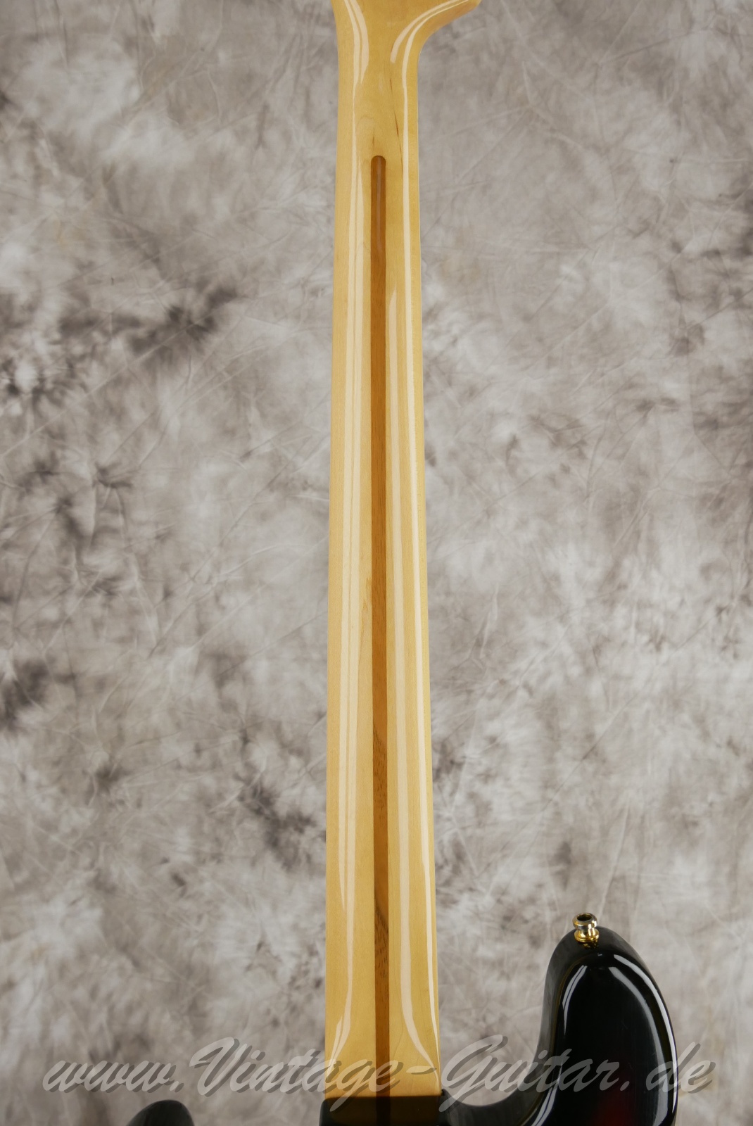 img/vintage/6292/fender_jazzbass_sunburst_1978_usa-06.jpg