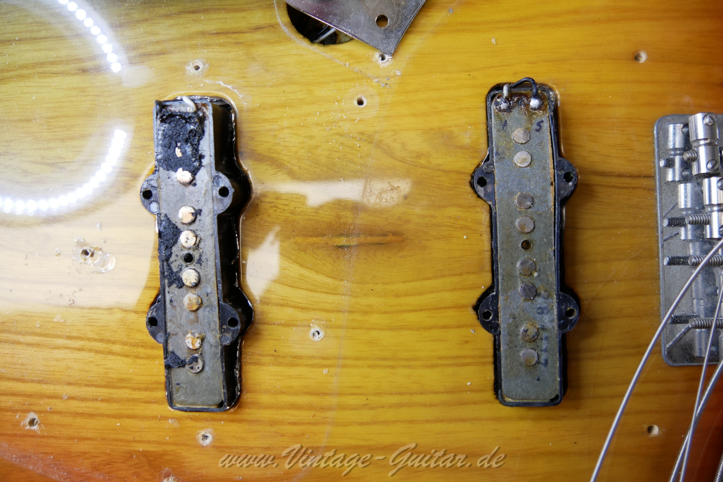 img/vintage/6292/fender_jazzbass_sunburst_1978_usa-19.jpg