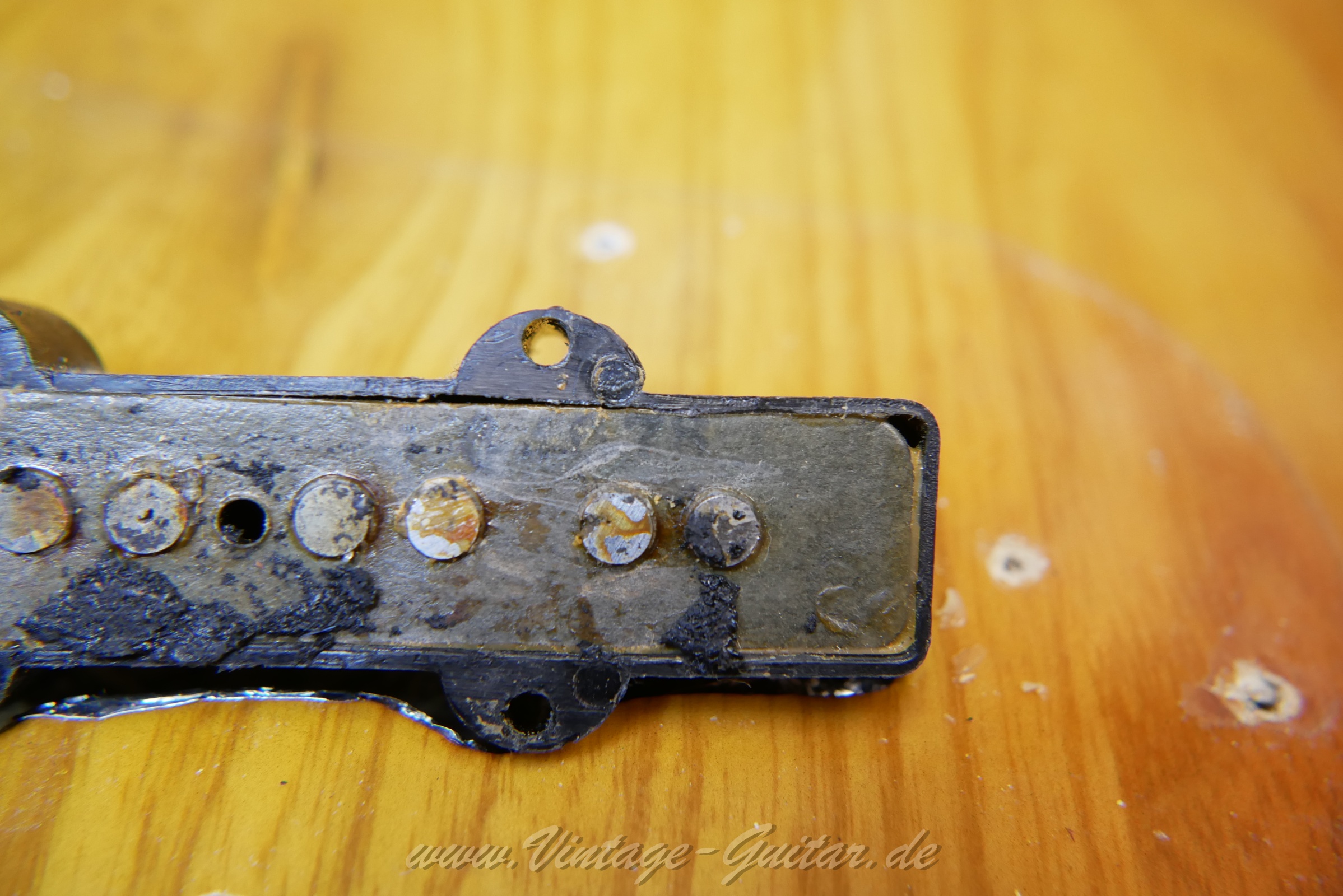 img/vintage/6292/fender_jazzbass_sunburst_1978_usa-21.jpg