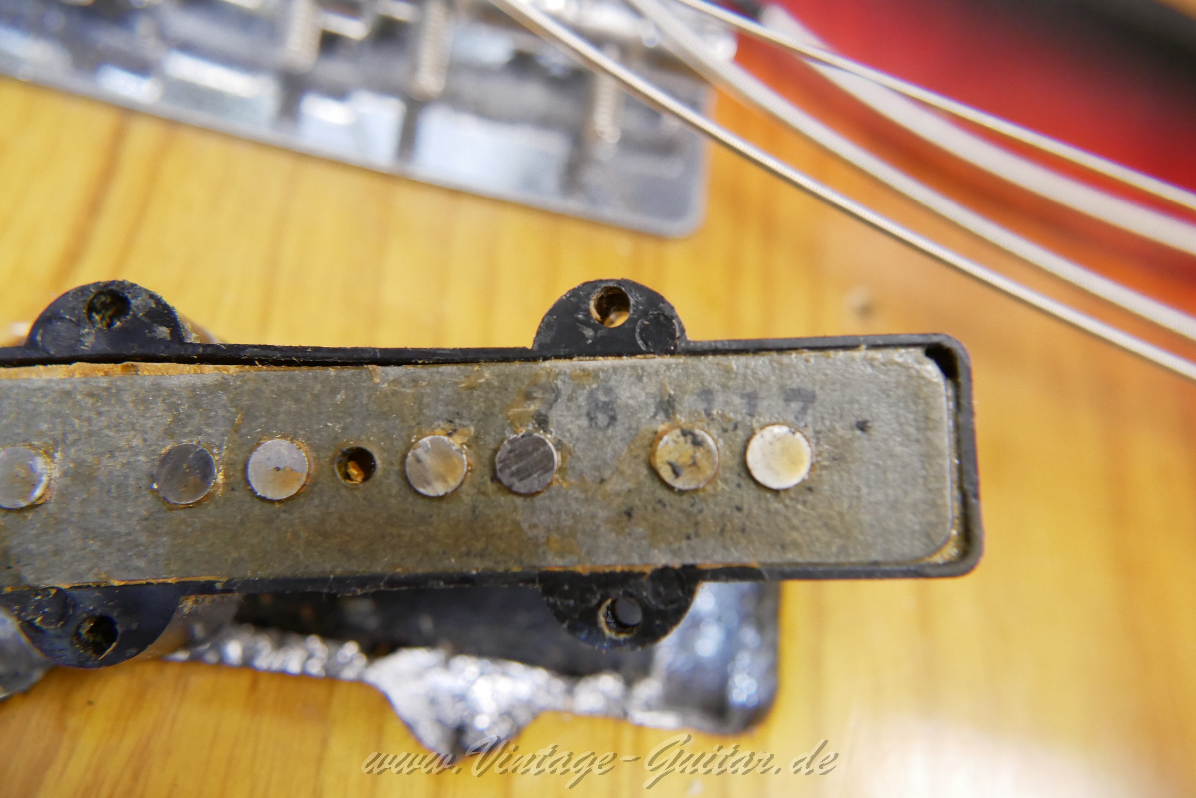 img/vintage/6292/fender_jazzbass_sunburst_1978_usa-22.jpg