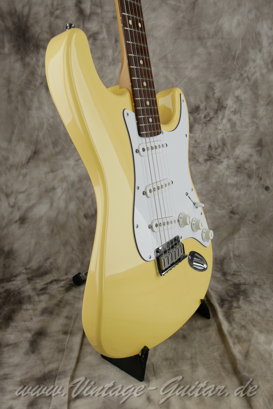 img/vintage/6299/fender_stratocaster_standard_olympicwhite_1996_USA-09.jpg
