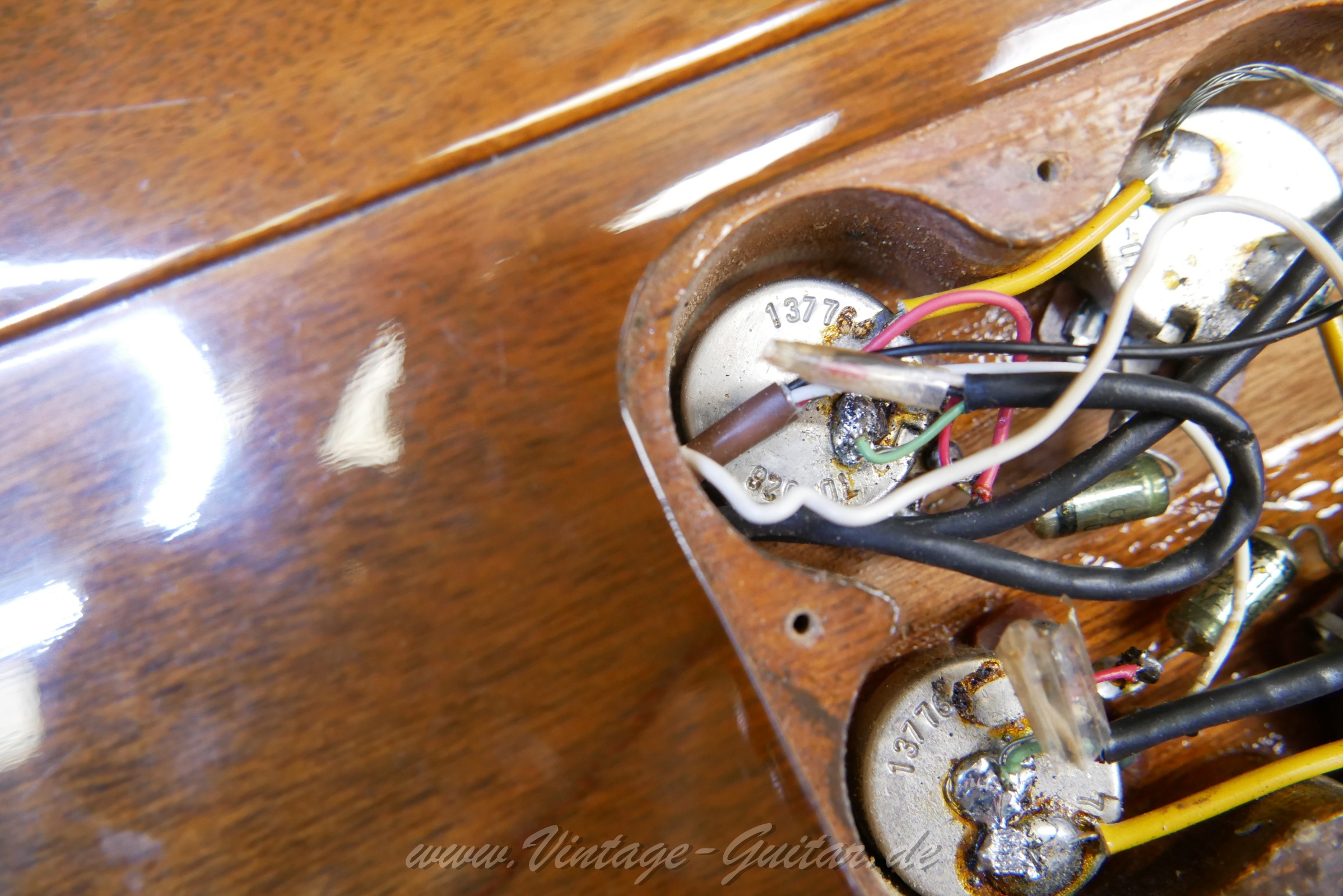img/vintage/6326/Gibson_Firebird_1976_sunburst-13.jpg