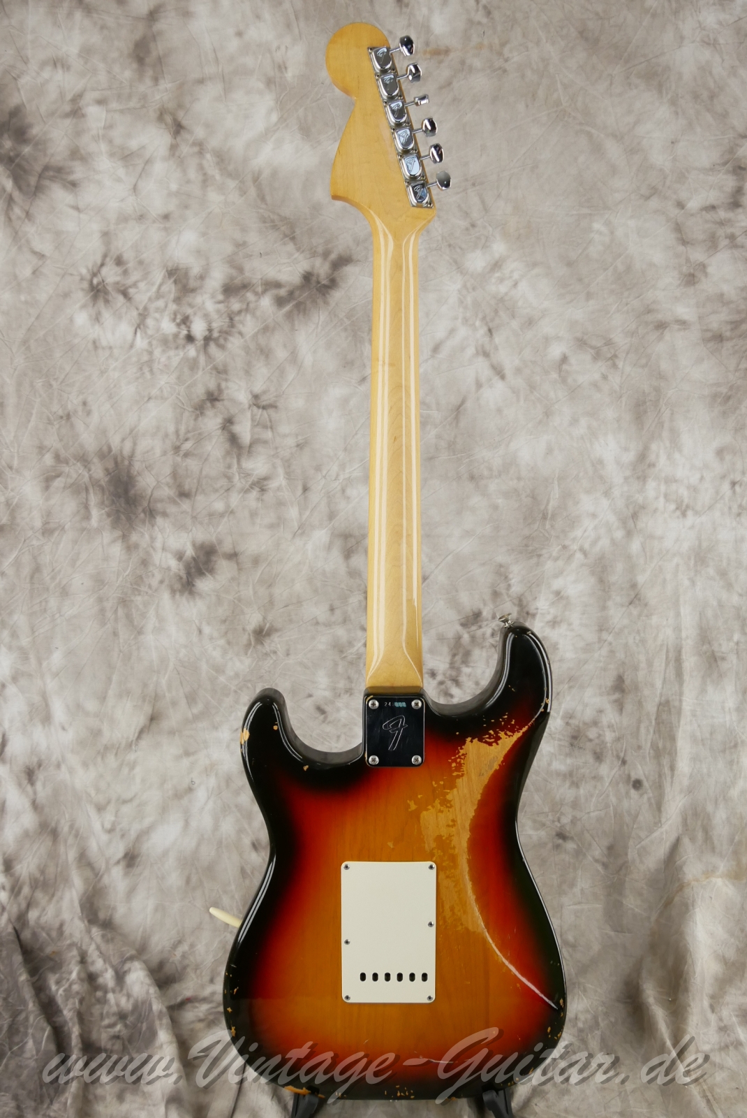 img/vintage/6338/Fender_Stratocaster_sunburst_second_owner_1968_1969-02.1.jpg