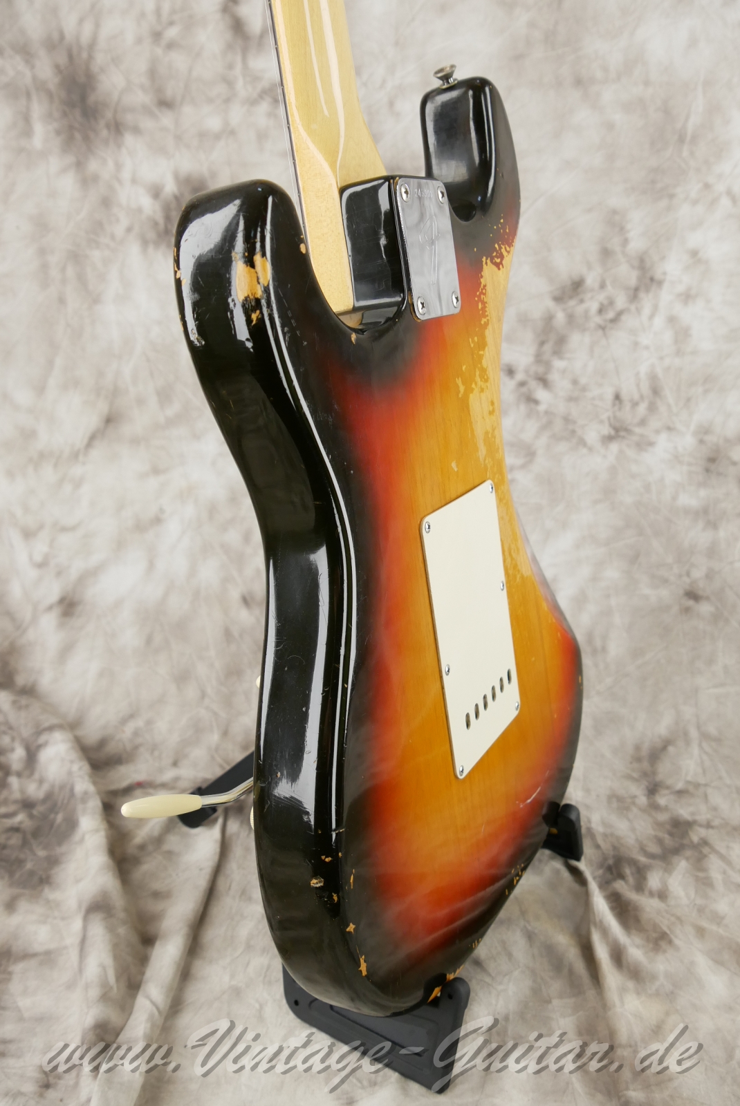img/vintage/6338/Fender_Stratocaster_sunburst_second_owner_1968_1969-11.1.jpg