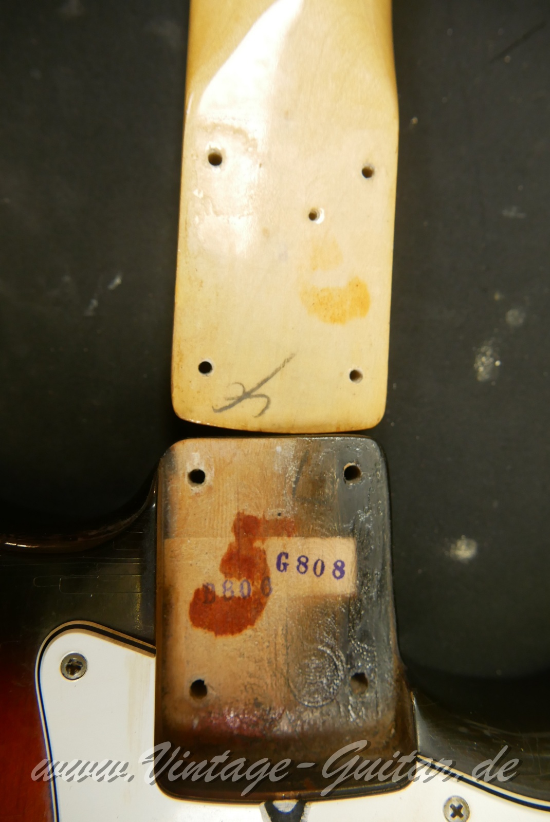 img/vintage/6338/Fender_Stratocaster_sunburst_second_owner_1968_1969-26.JPG