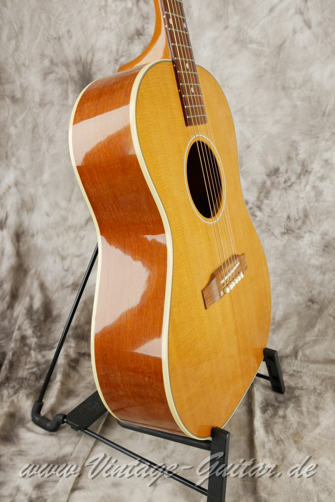img/vintage/6340/Gibson_LG2_american_eagle_natural_usa_2015-09.JPG