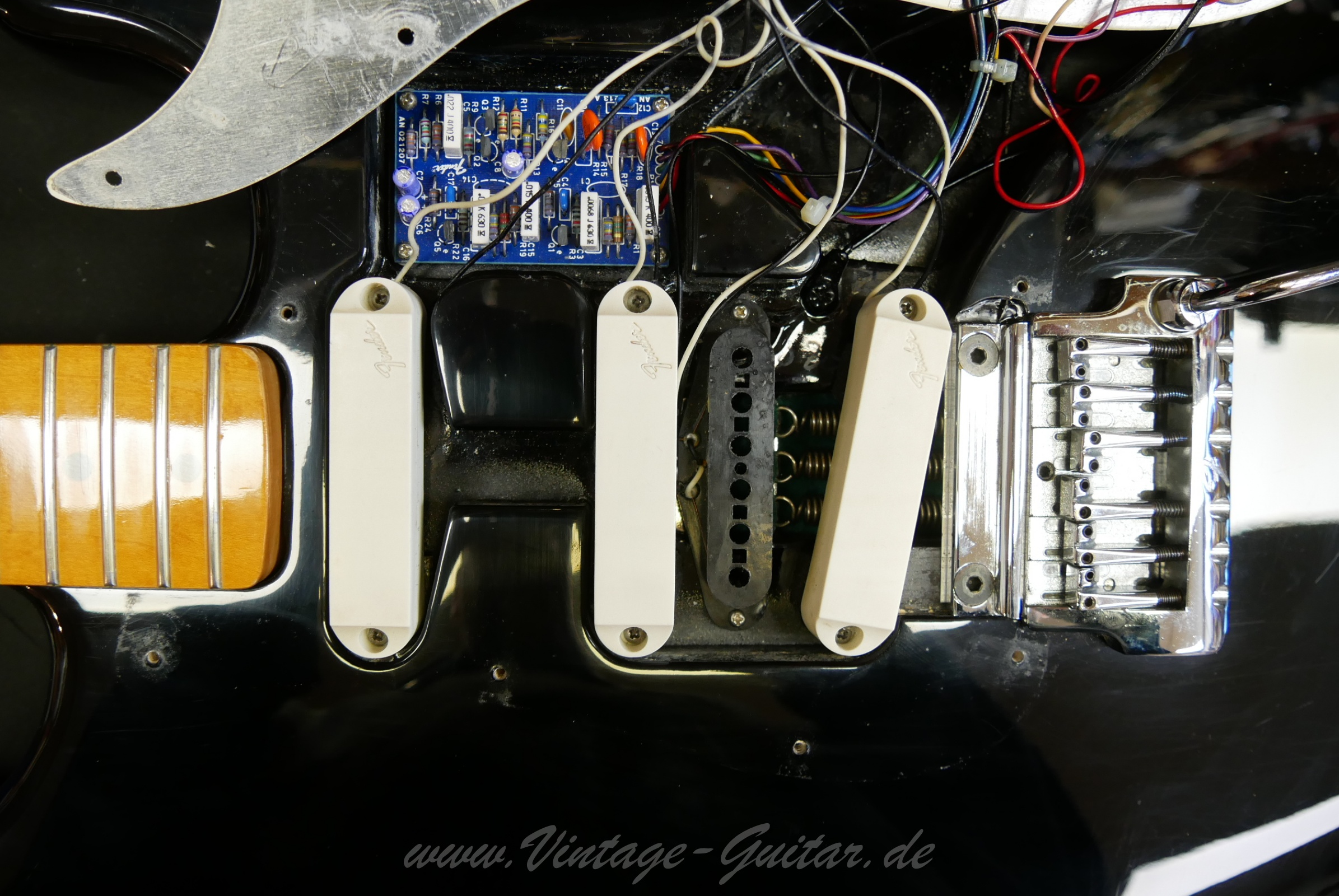 img/vintage/6346/fender_stratocaster_elite_1983_black_usa-15.jpg