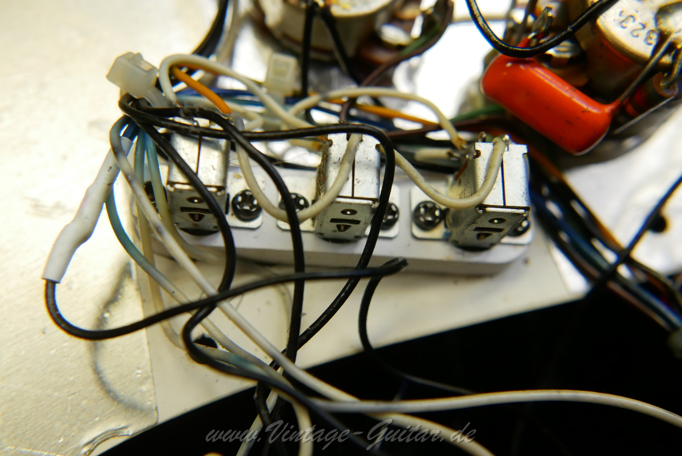 img/vintage/6346/fender_stratocaster_elite_1983_black_usa-18.jpg