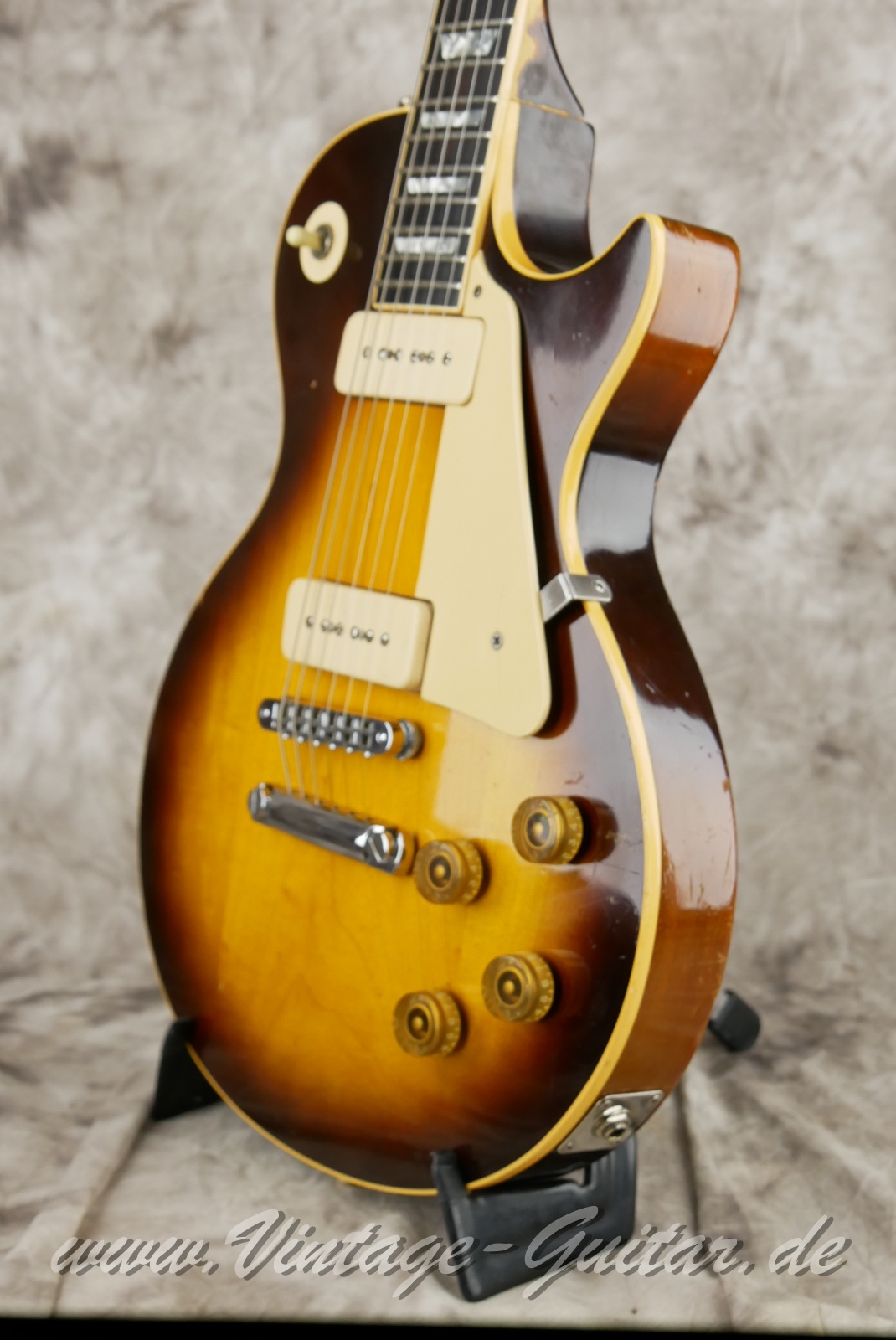 img/vintage/6374/Gibson_Les_Paul_Pro_Deluxe_sunburst_1979-010.JPG