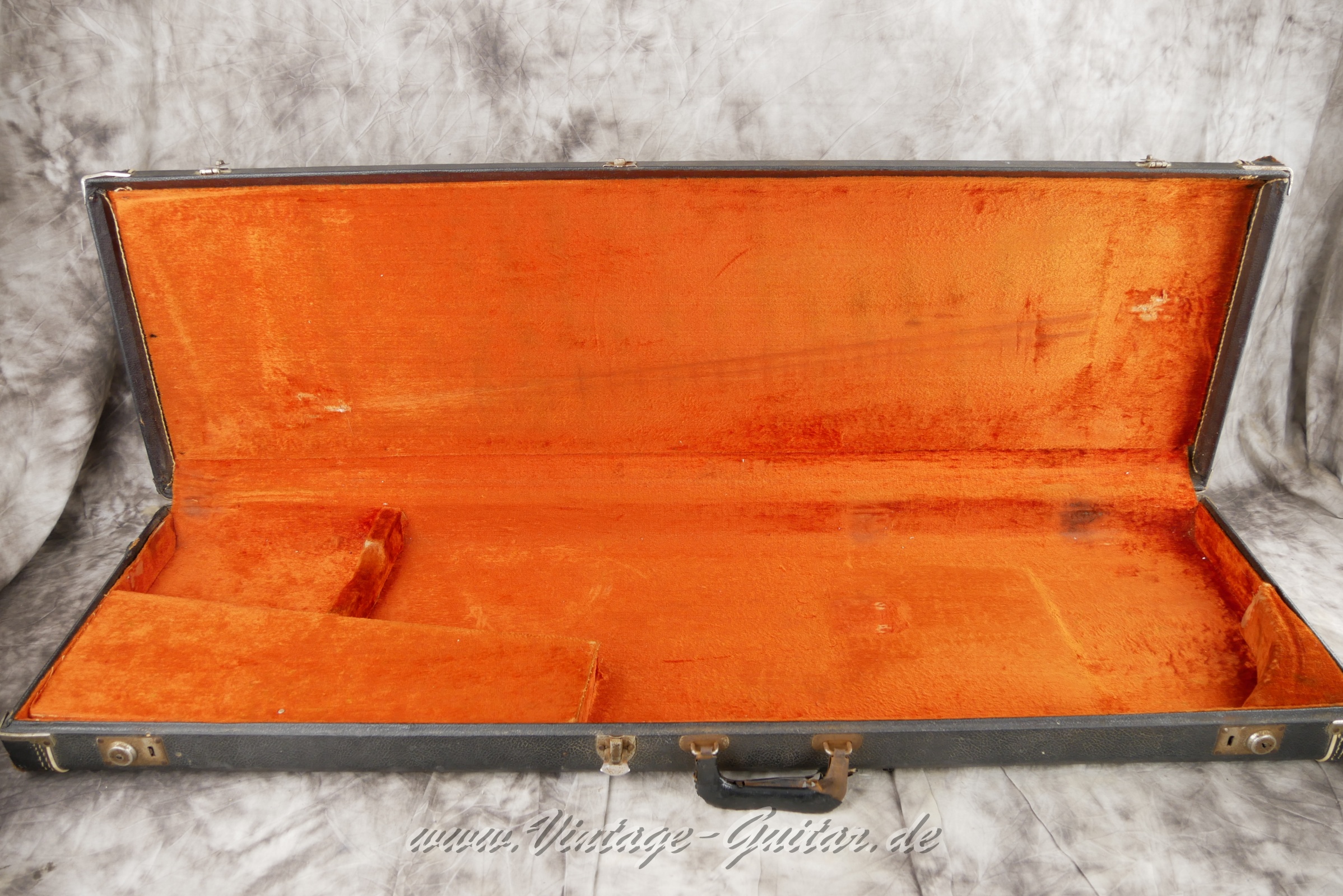 img/vintage/6391/Fender_Case_Precision_Jazz_Bass_1969-002.JPG