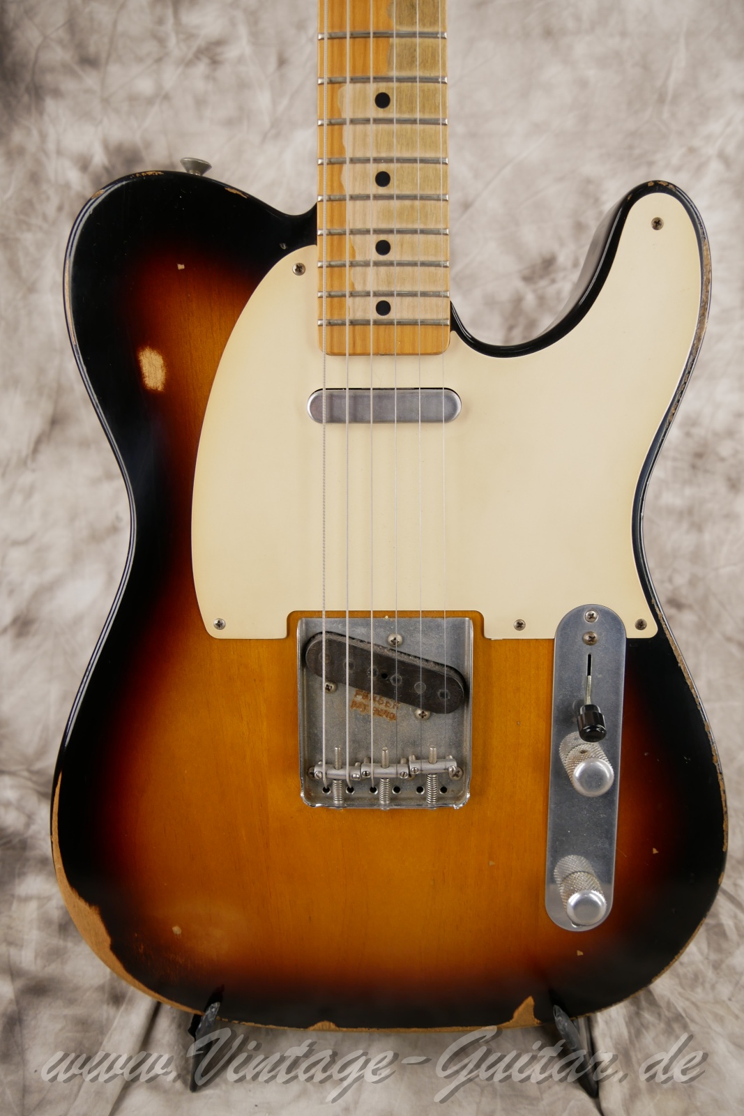 img/vintage/6399/fender_telecaster_roadworn_1950s_sunburst_mexico-007.jpg