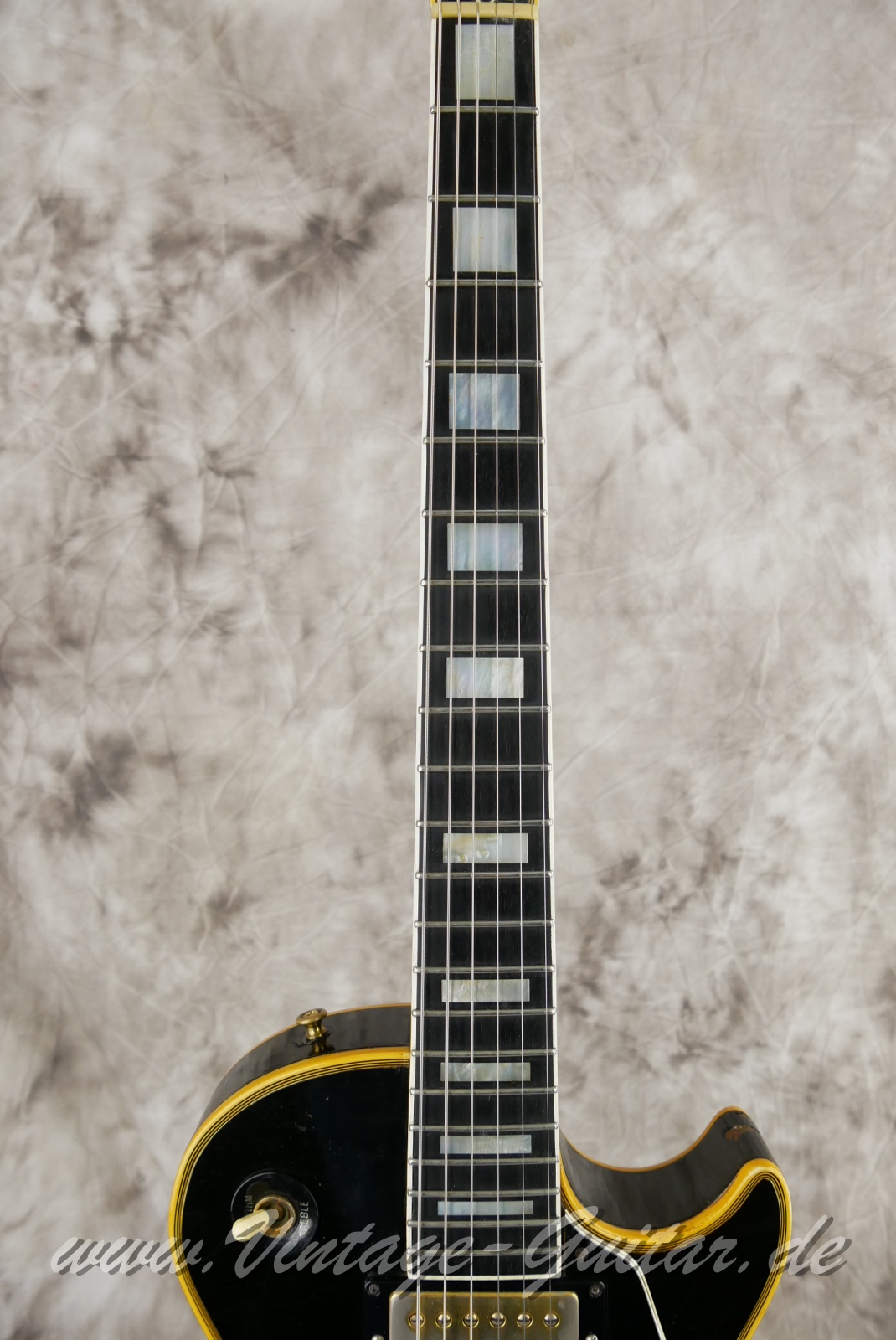 img/vintage/6400/Gibson_Les_Paul_Custom_one_piece_body_USA_black_1969-005.JPG