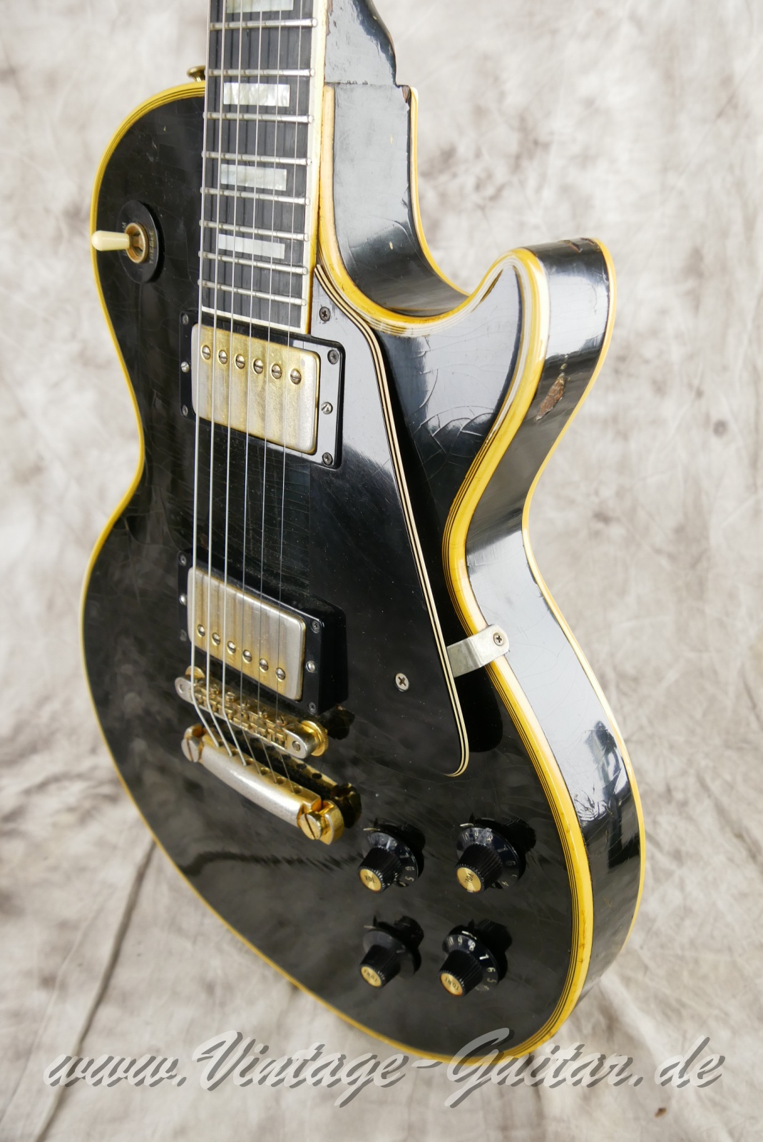 img/vintage/6400/Gibson_Les_Paul_Custom_one_piece_body_USA_black_1969-010.JPG