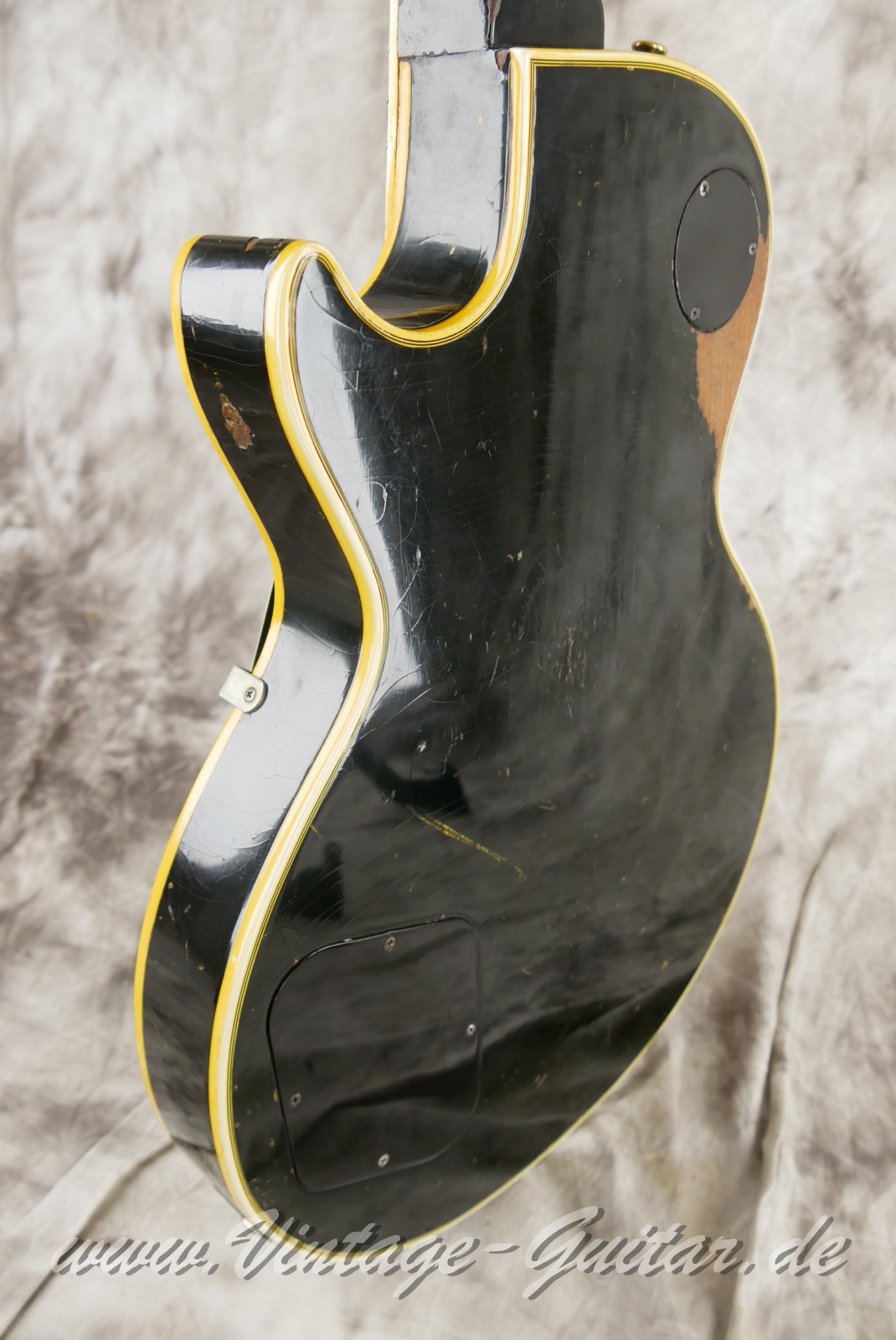 img/vintage/6400/Gibson_Les_Paul_Custom_one_piece_body_USA_black_1969-011.JPG