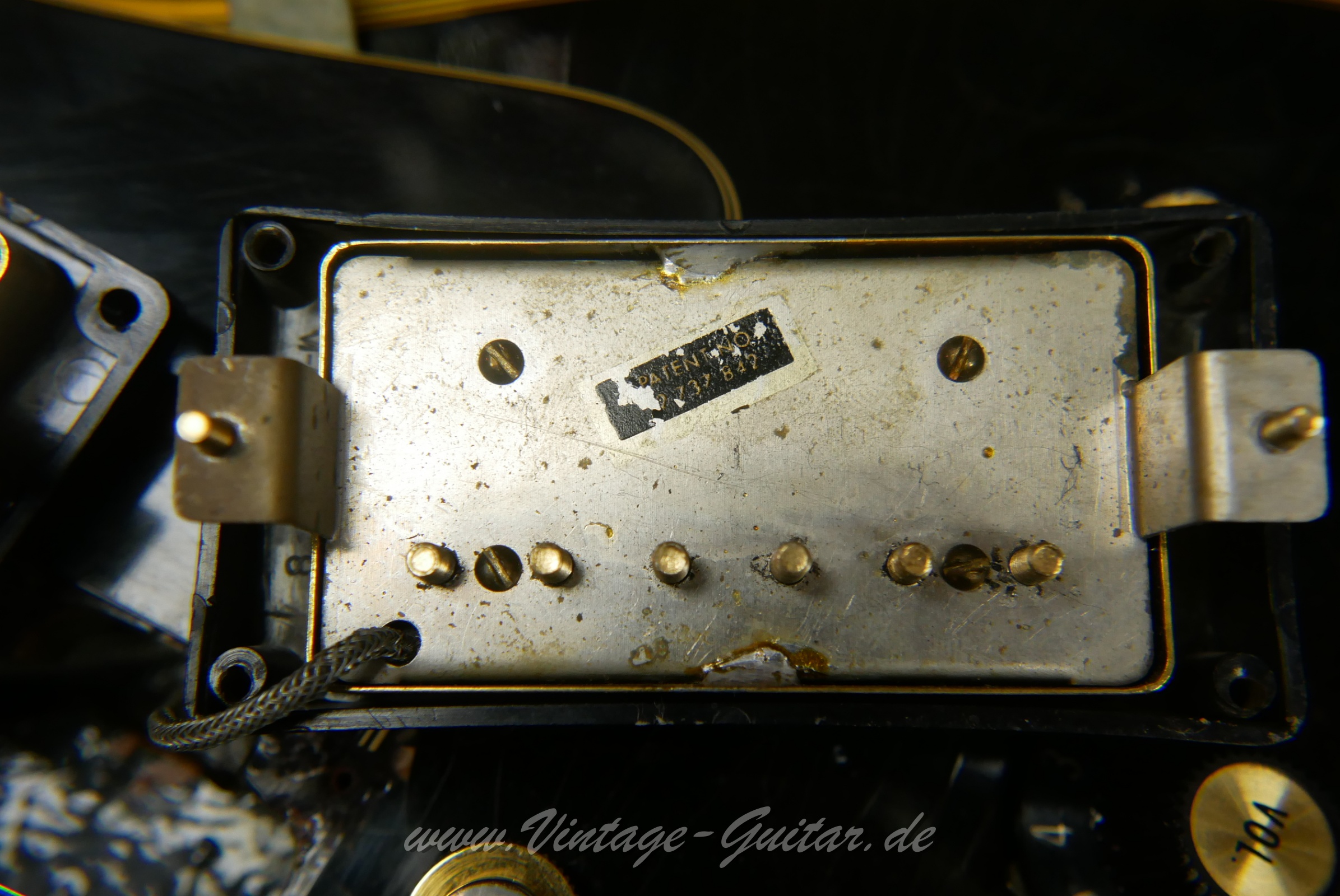 img/vintage/6400/Gibson_Les_Paul_Custom_one_piece_body_USA_black_1969-017.JPG