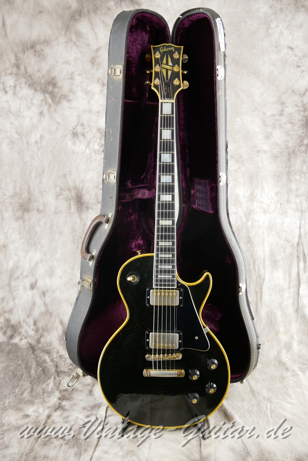 img/vintage/6400/Gibson_Les_Paul_Custom_one_piece_body_USA_black_1969-022.JPG