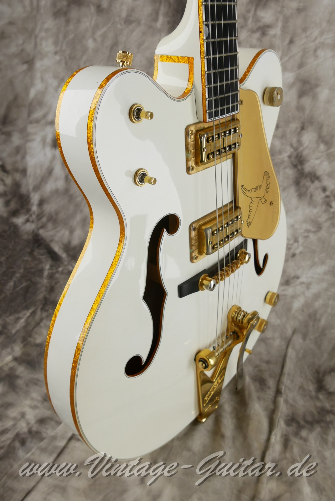 img/vintage/6401/Gretsch_White_Falcon_G6136DC_White_Falcon_Japan_2008-011.JPG