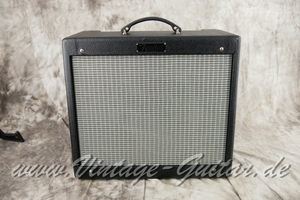 img/vintage/6406/Fender_Blues_Junior_black_panel_PR295_Mexico_2010-001.JPG