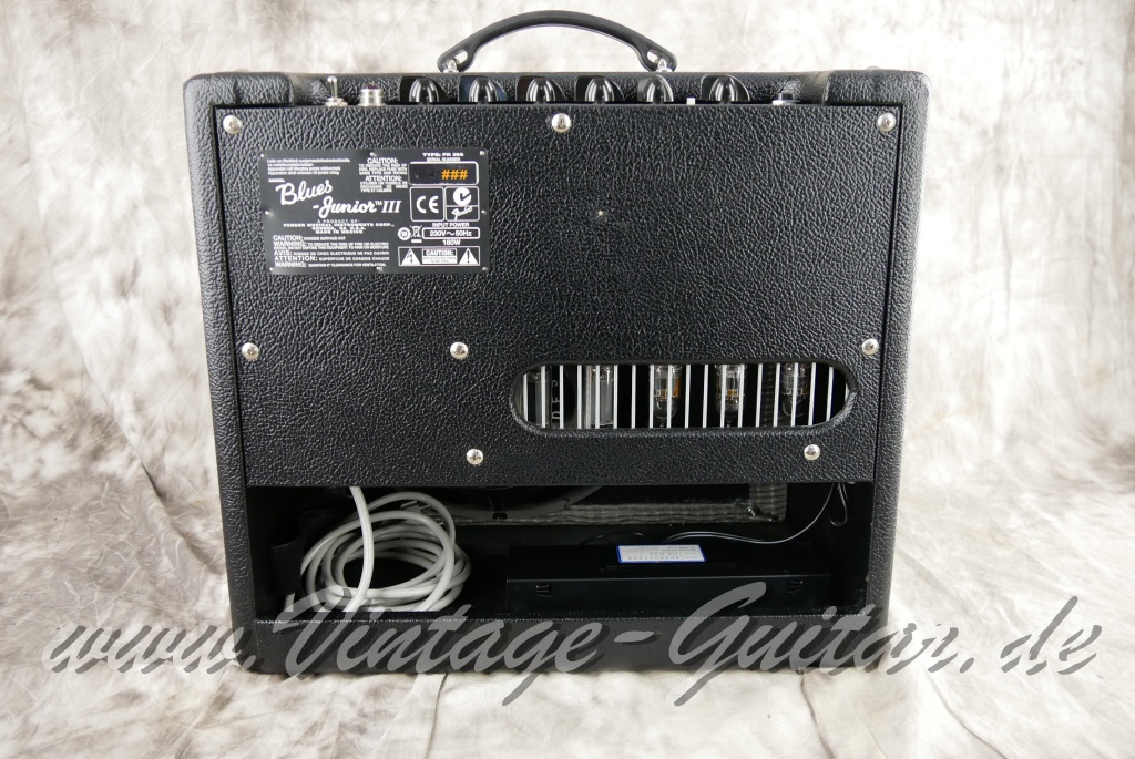 img/vintage/6406/Fender_Blues_Junior_black_panel_PR295_Mexico_2010-002.JPG