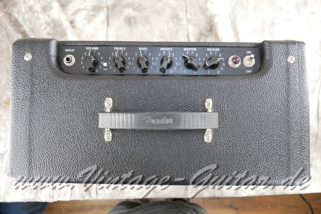 img/vintage/6406/Fender_Blues_Junior_black_panel_PR295_Mexico_2010-007.JPG