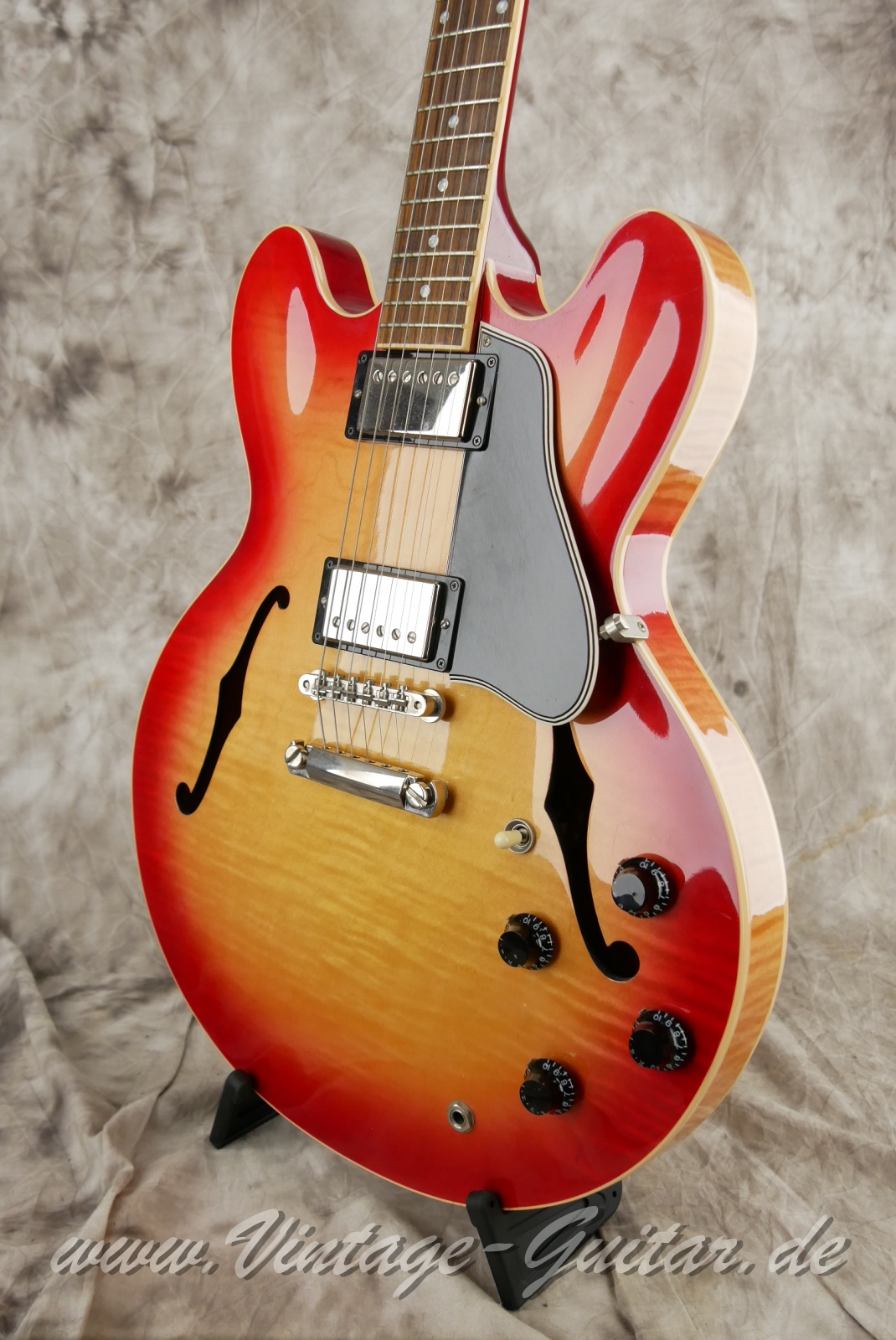 img/vintage/6408/Gibson_ES_335_cherry_sunburst_USA_2010-010.JPG