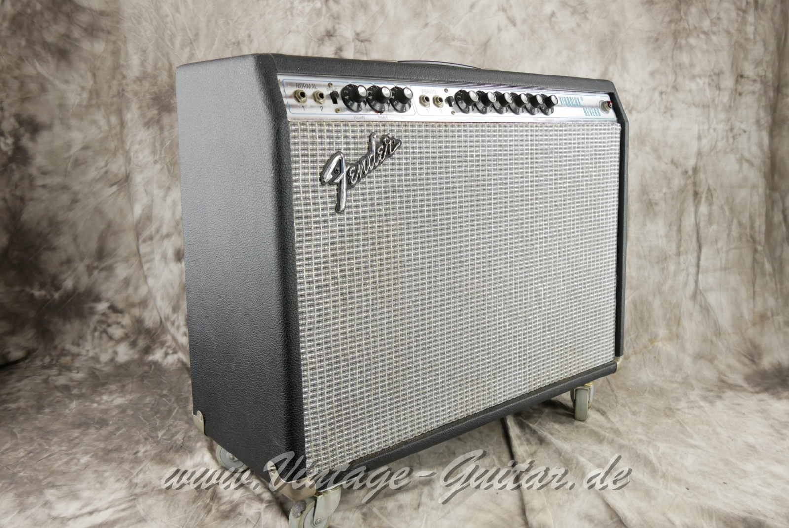 img/vintage/6413/Fender_Blues_Junior_black_panel_PR295_Mexico_2010-004.JPG