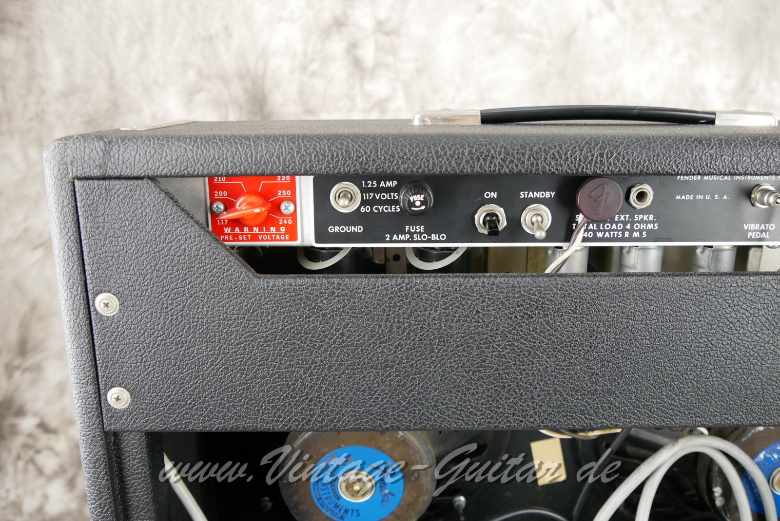 img/vintage/6413/Fender_Blues_Junior_black_panel_PR295_Mexico_2010-009.JPG