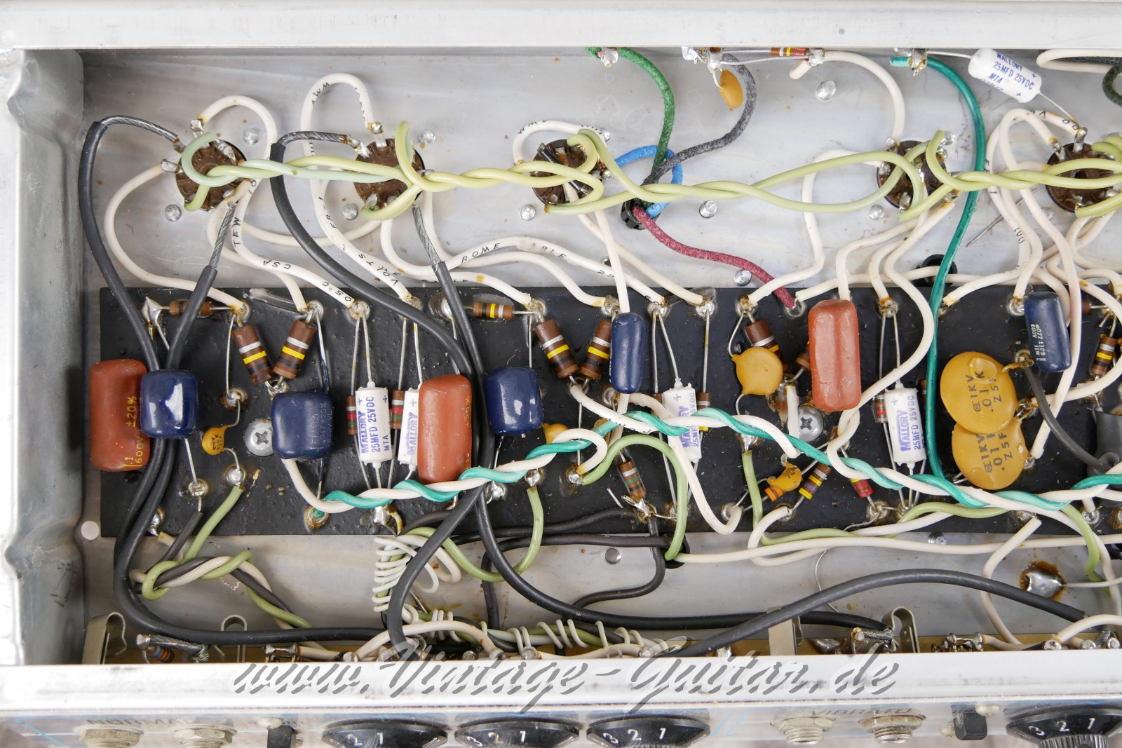img/vintage/6413/Fender_Blues_Junior_black_panel_PR295_Mexico_2010-019.JPG